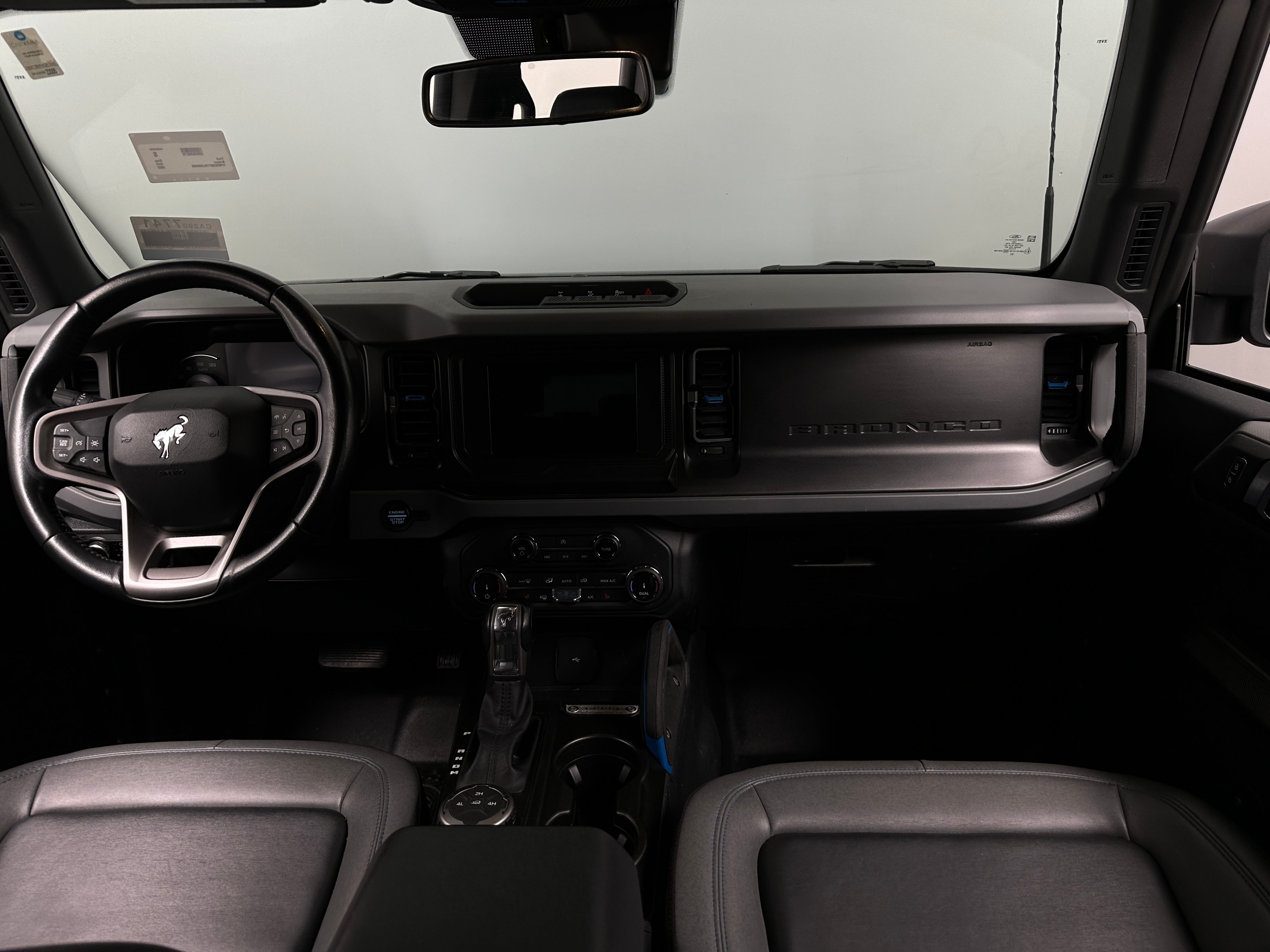 2022 Ford Bronco Black Diamond 3