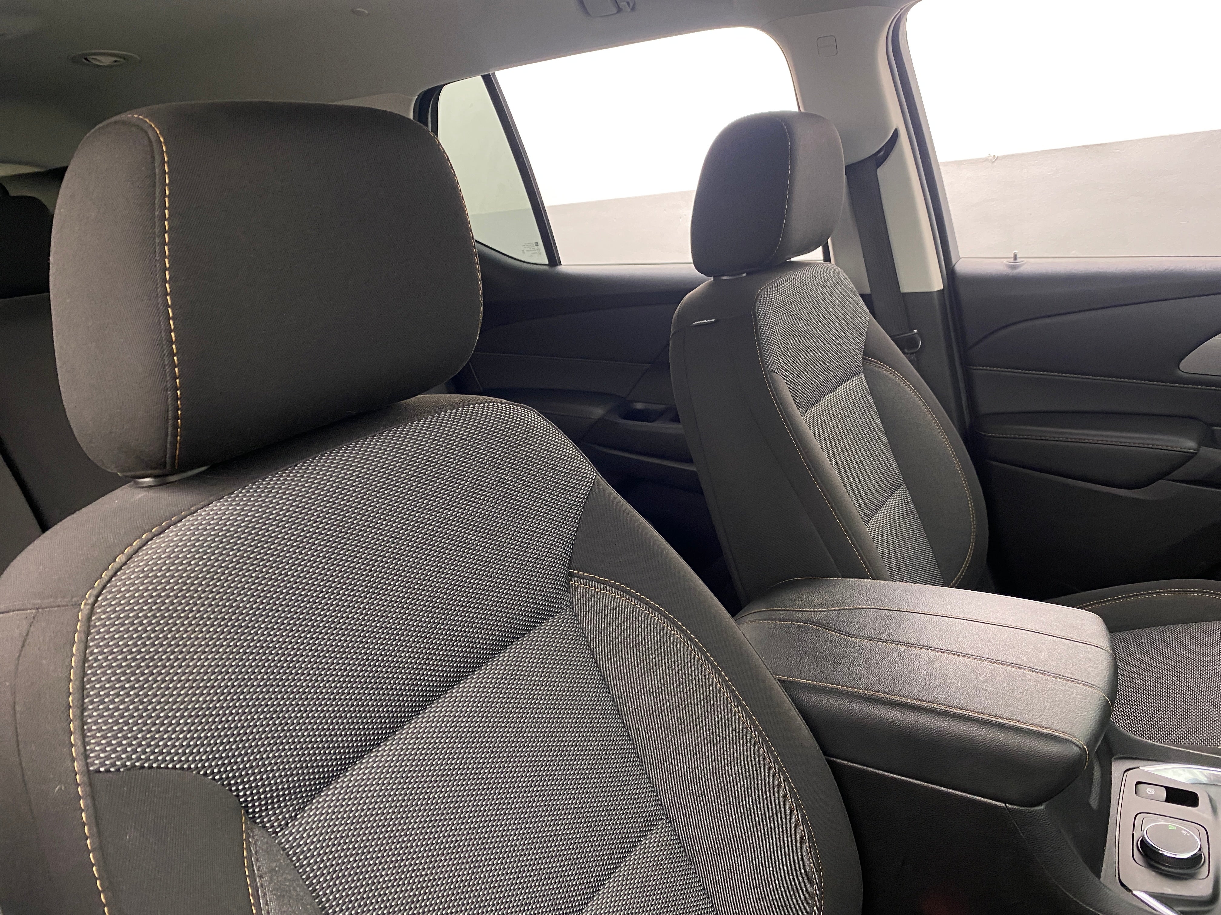 2021 Chevrolet Traverse LS 2