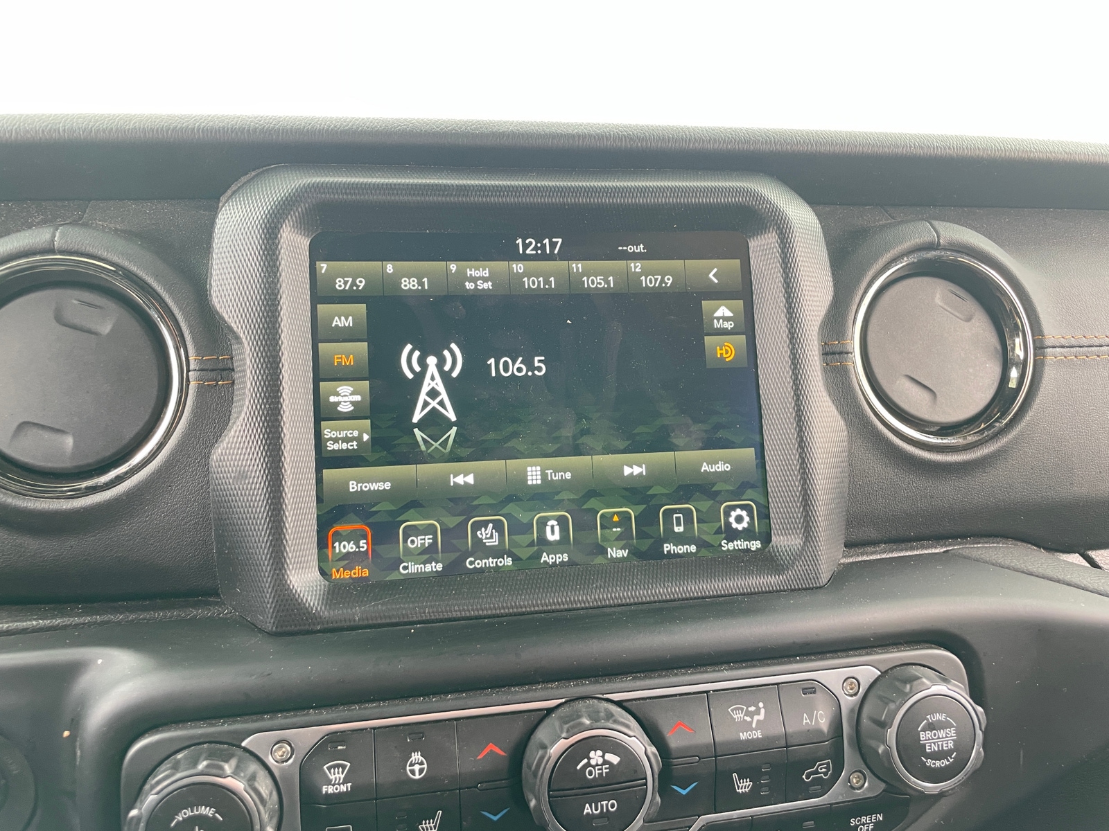 Thumbnail: 2021 Jeep Wrangler - 3