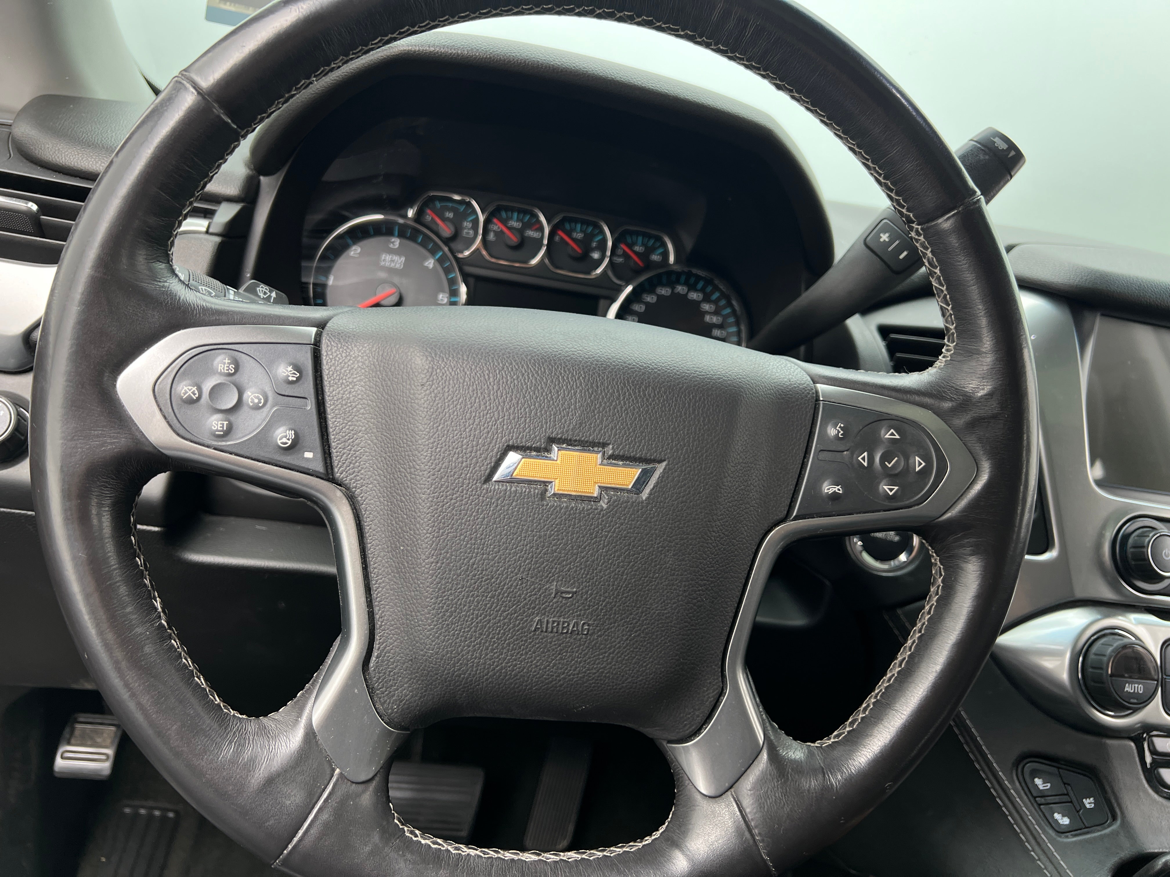 2016 Chevrolet Suburban LTZ 4