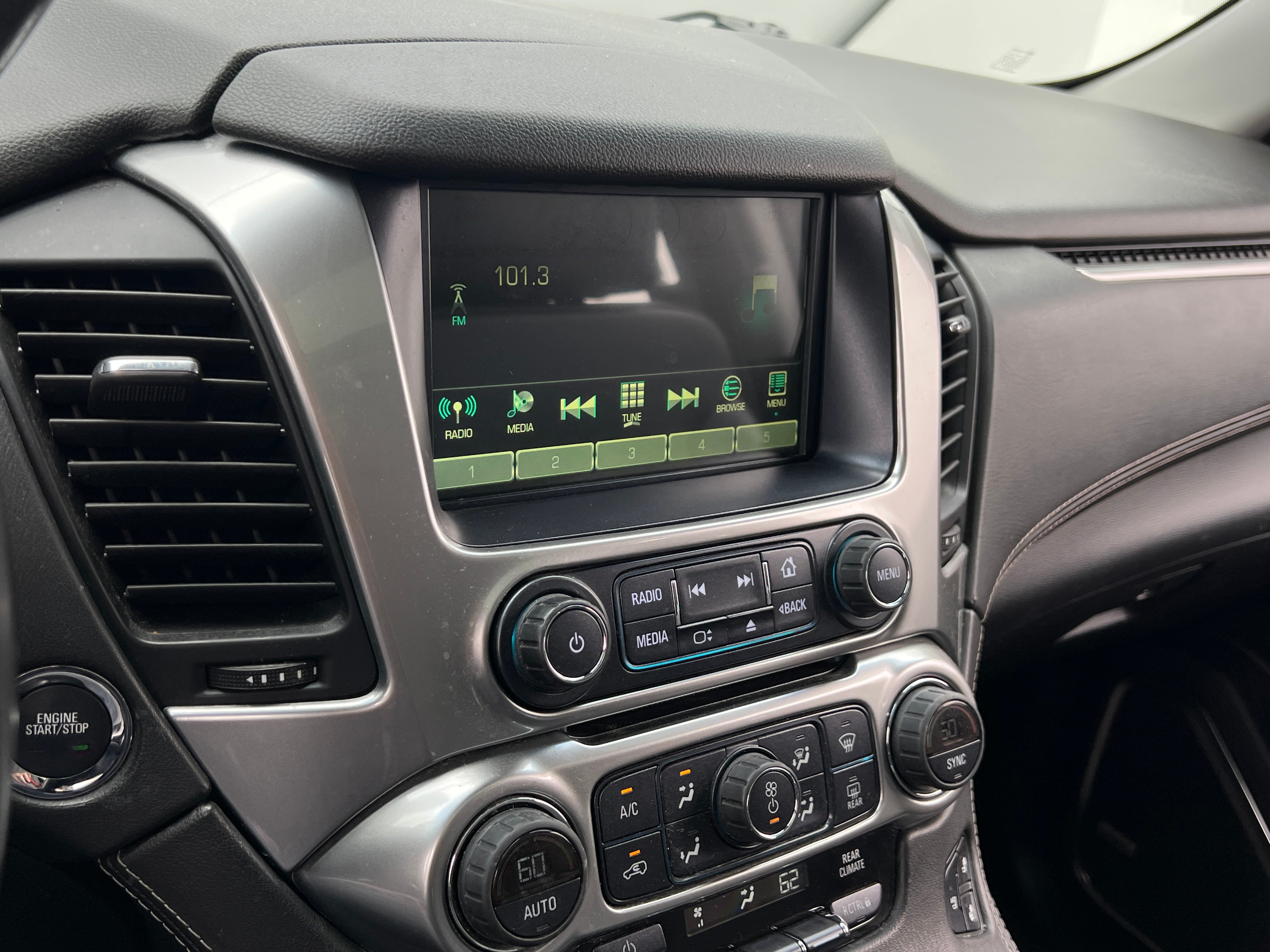 2016 Chevrolet Suburban LTZ 3