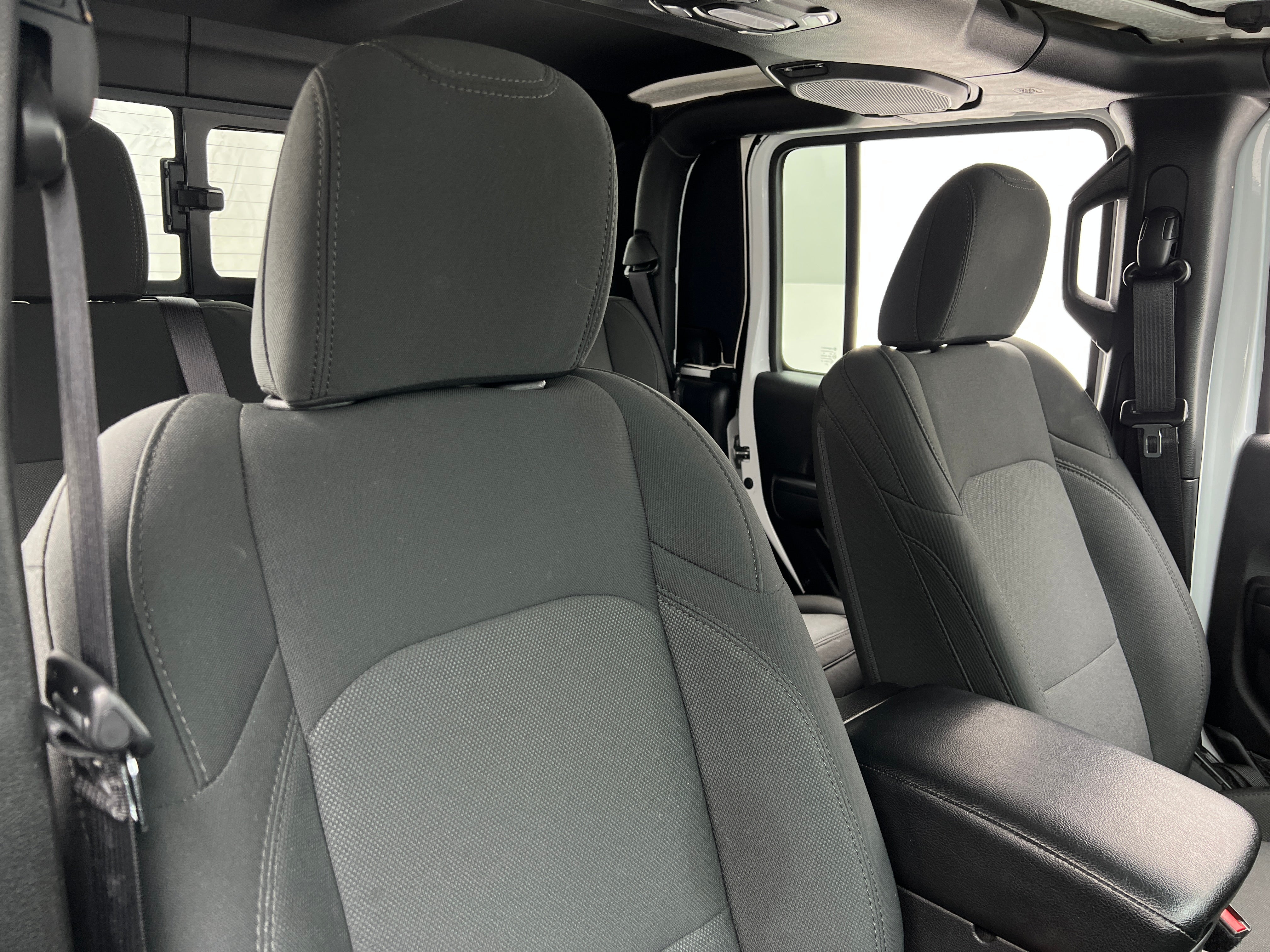 2021 Jeep Gladiator Willys 2