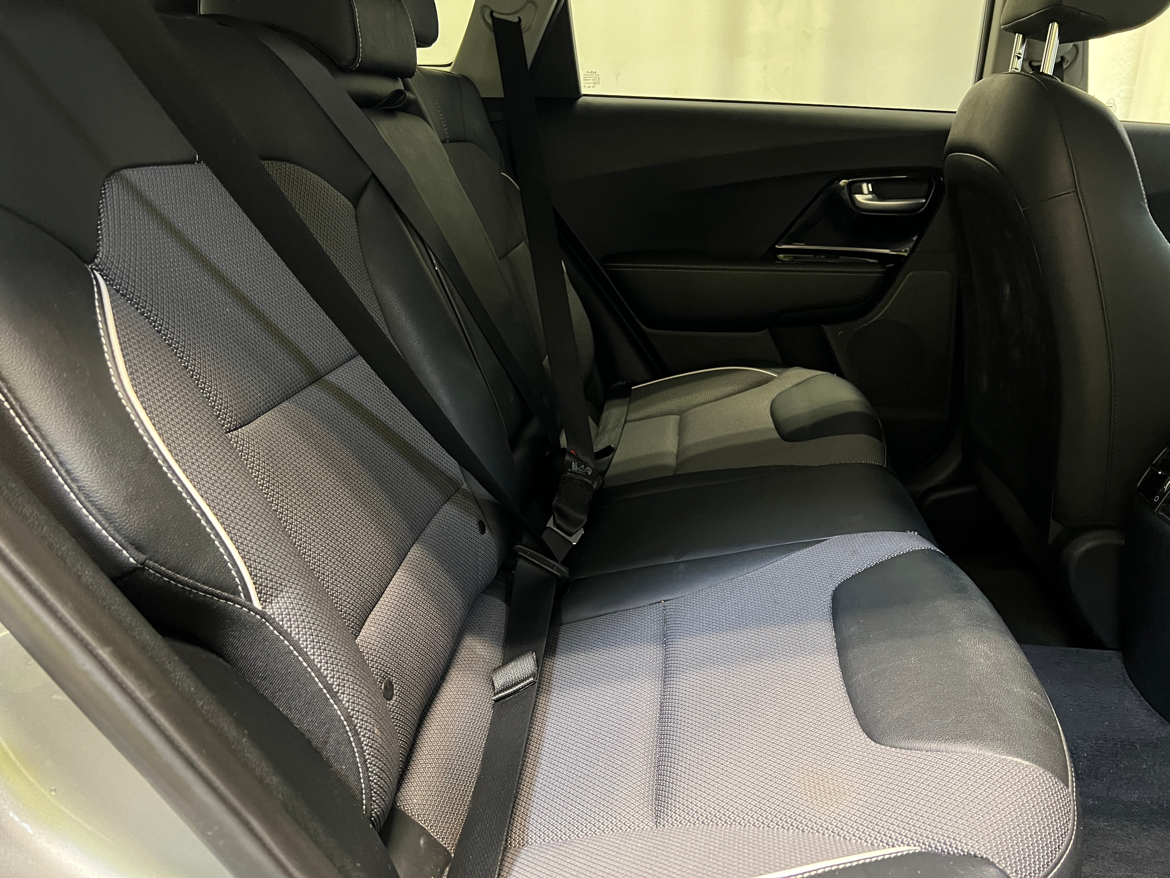 2022 Kia Niro EX 5