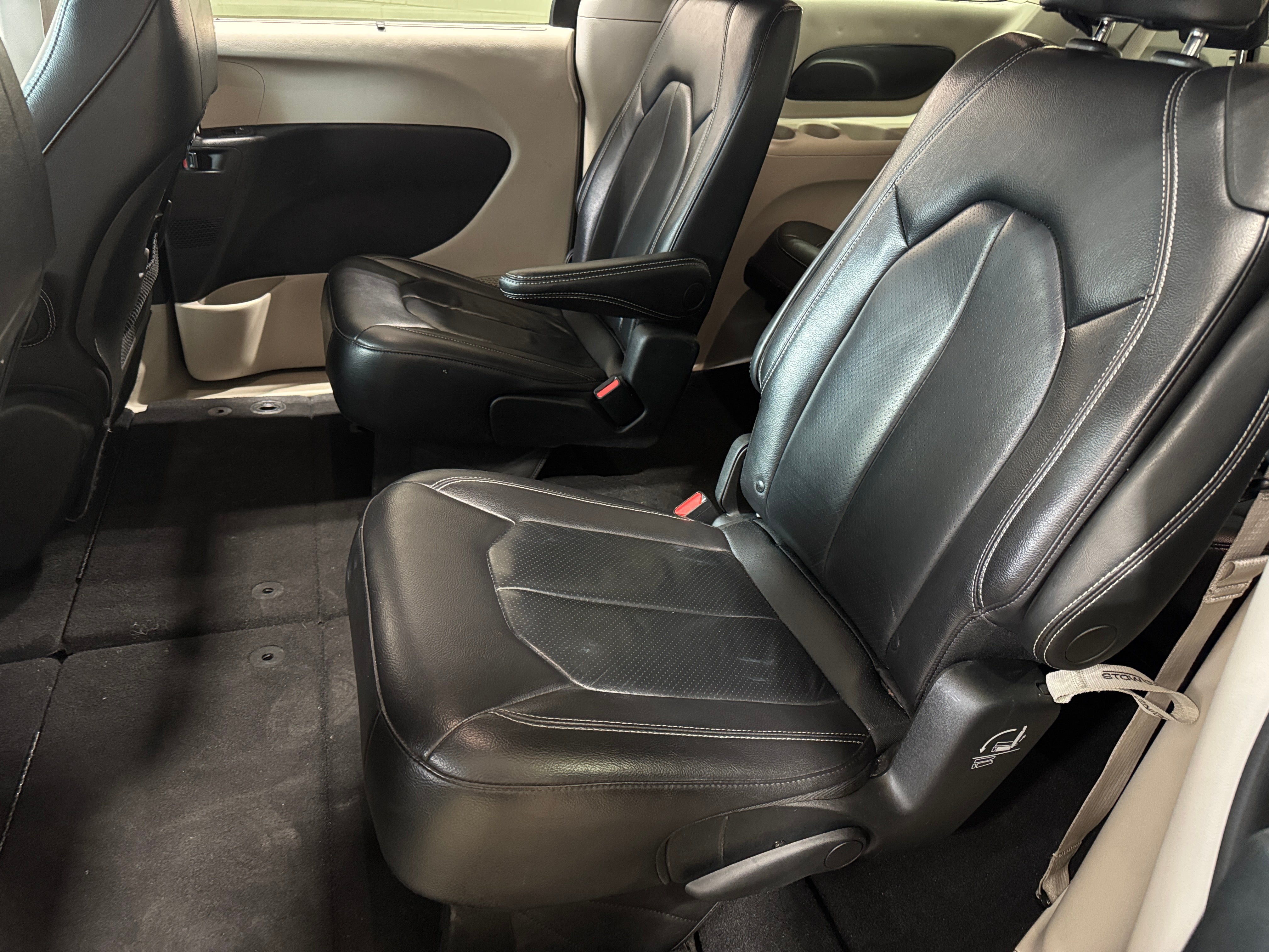 2022 Chrysler Pacifica Touring L 5