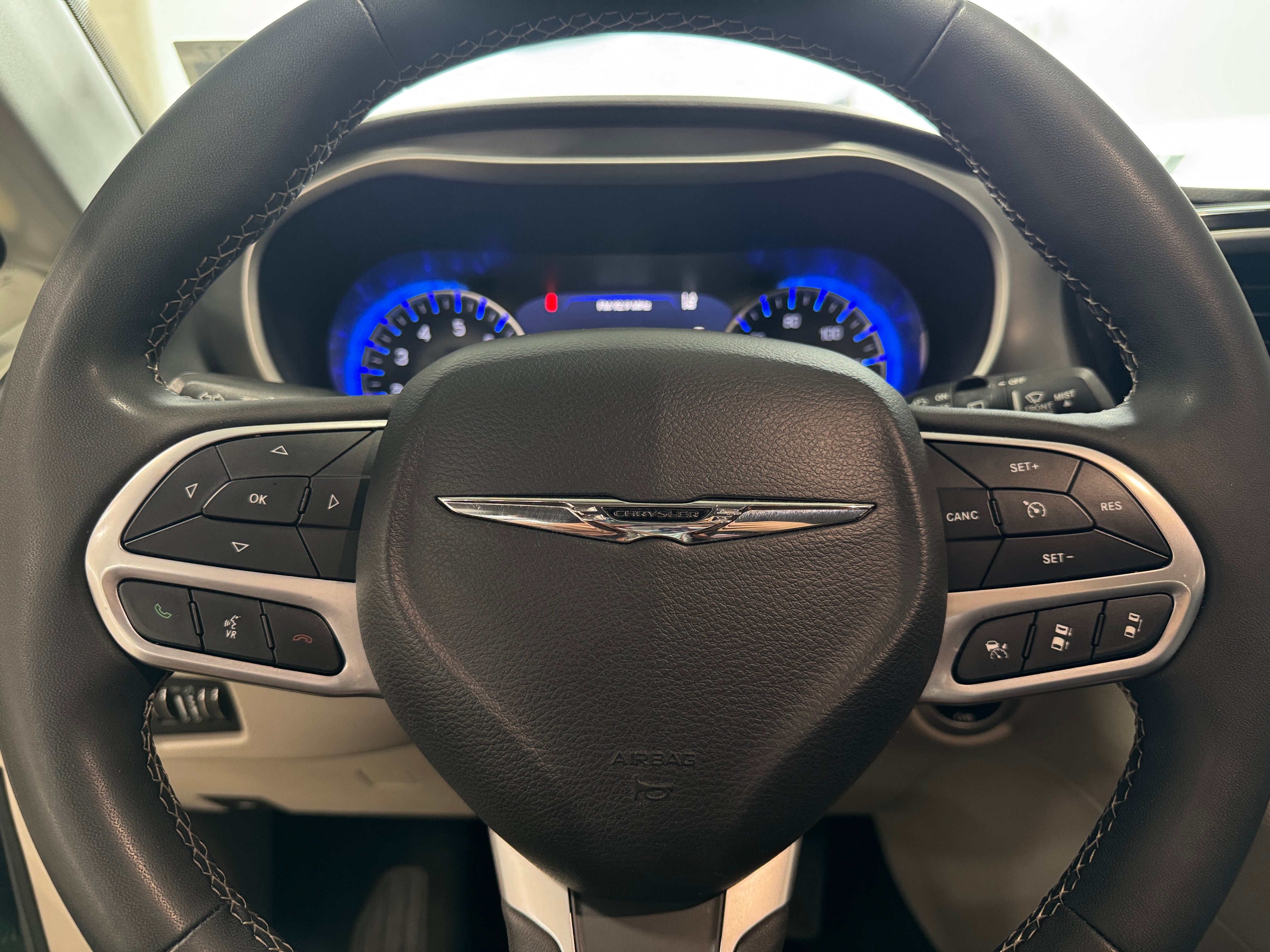 2022 Chrysler Pacifica Touring L 4