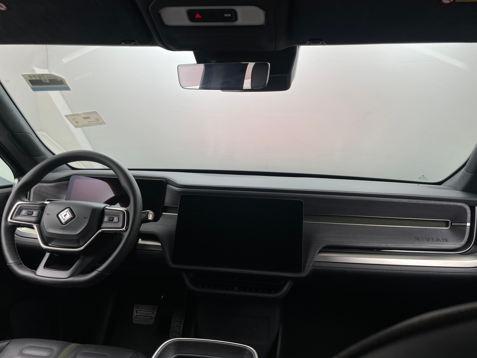 Thumbnail: 2025 Rivian R1S - 2