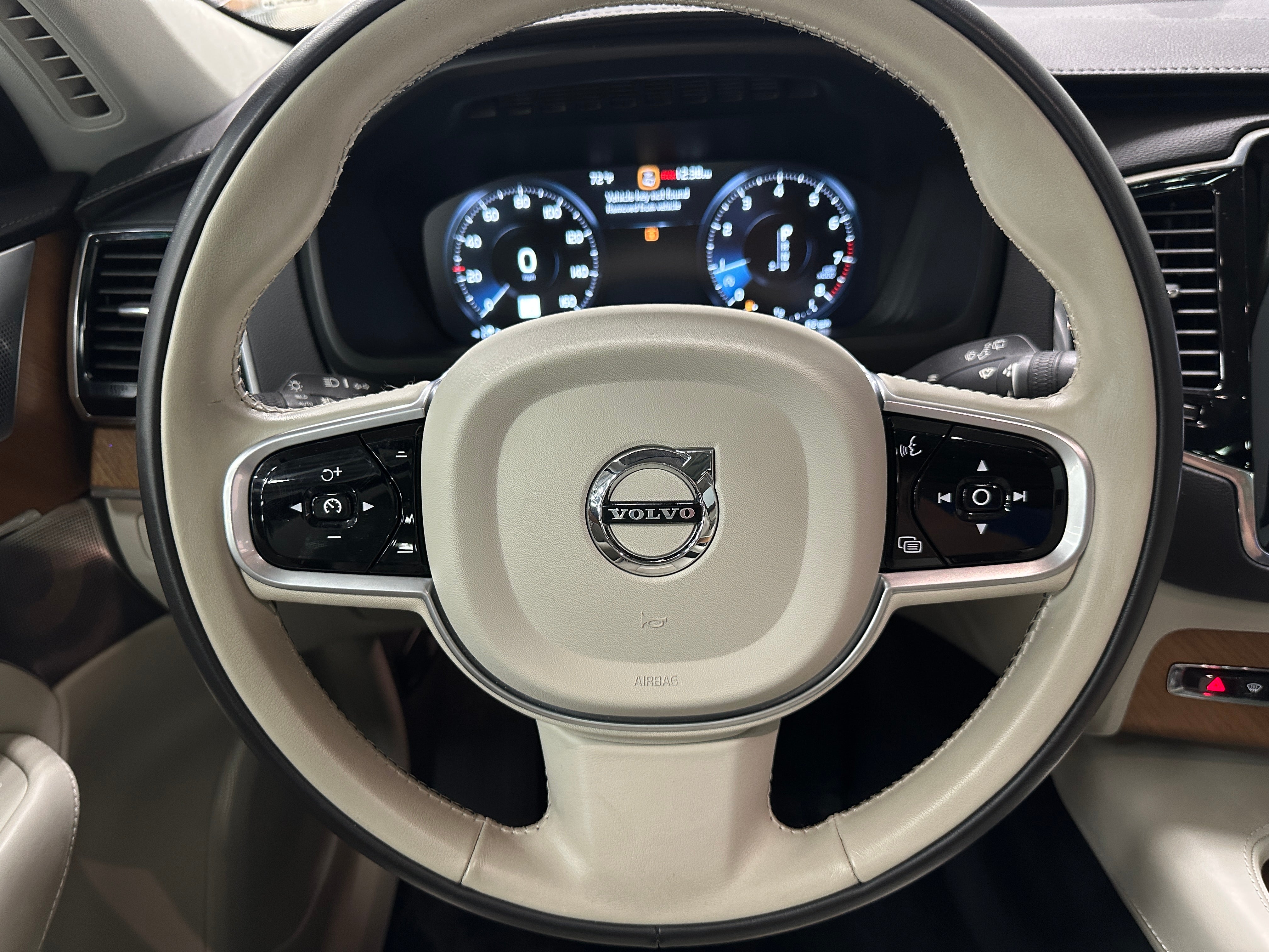 2020 Volvo XC90 T6 Inscription 4