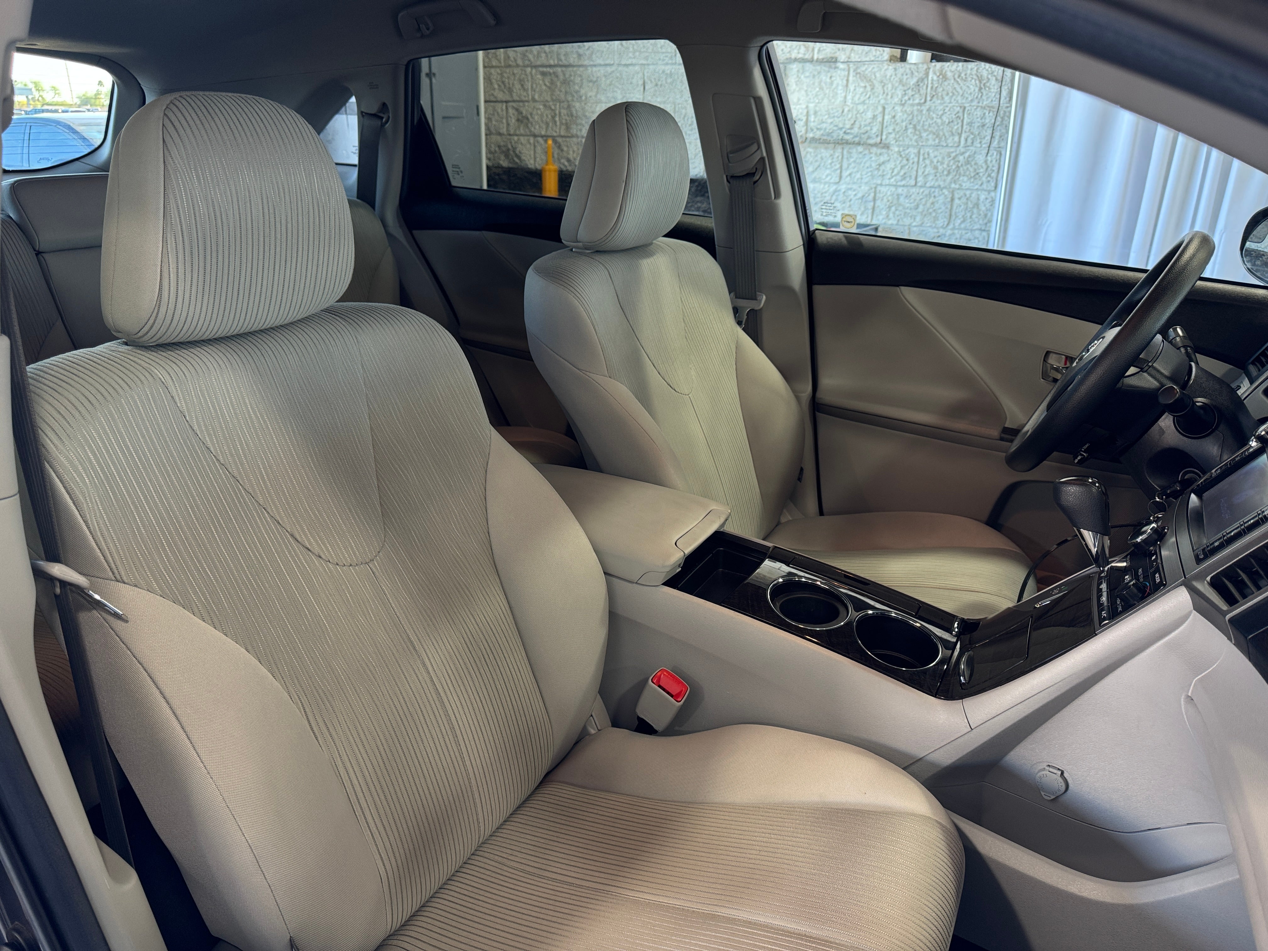 2014 Toyota Venza LE 2