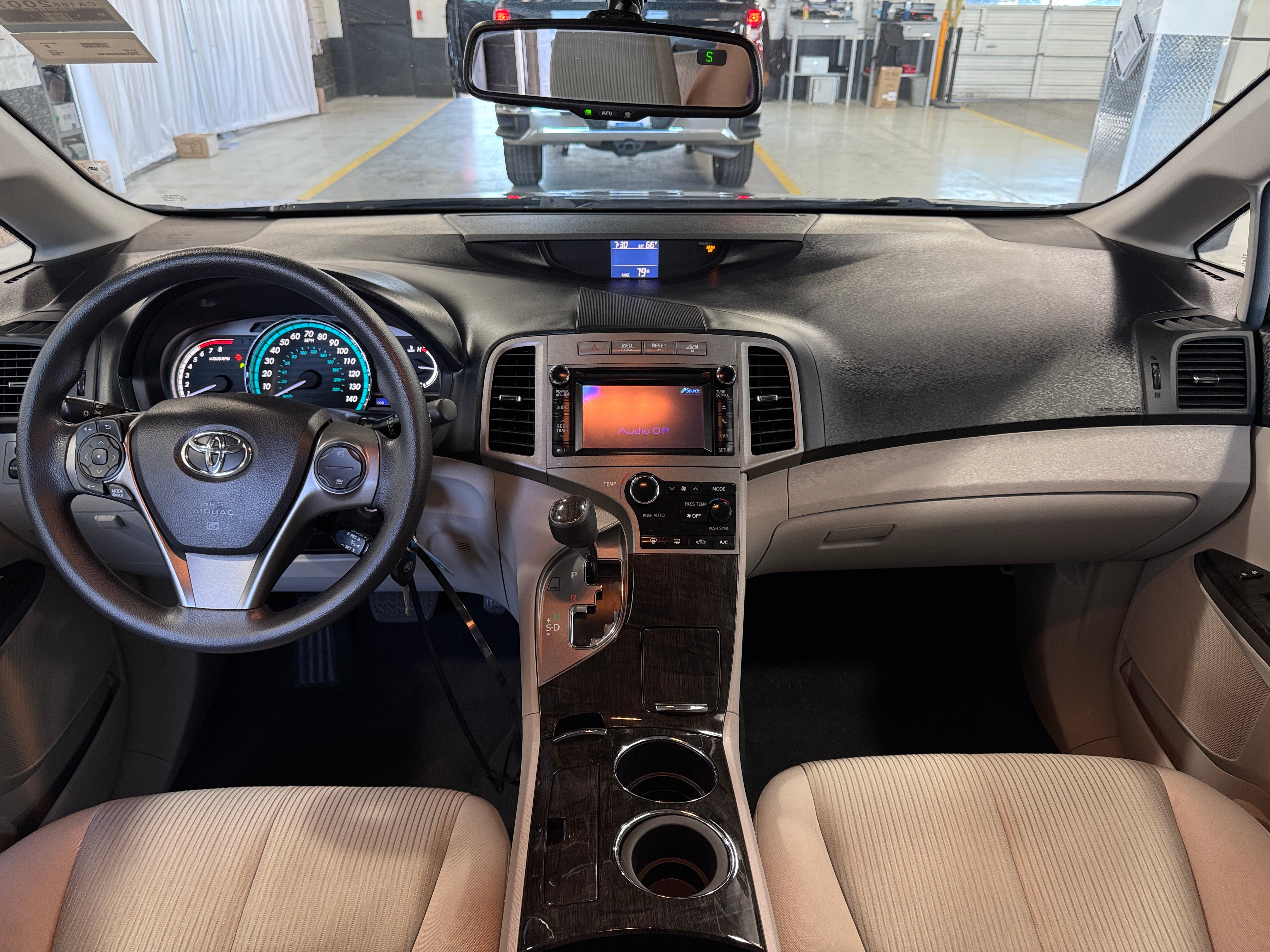 2014 Toyota Venza LE 3