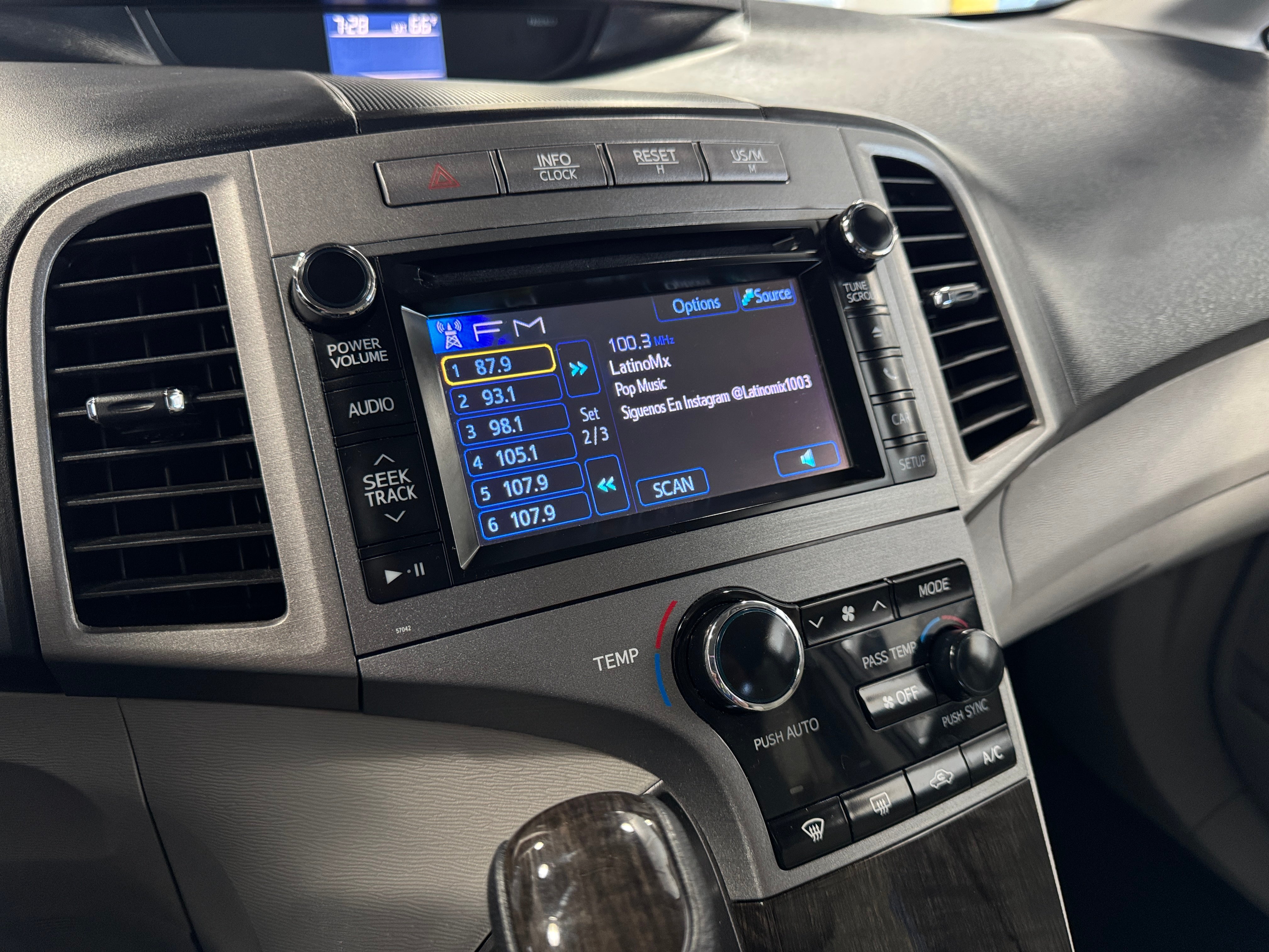 2014 Toyota Venza LE 4