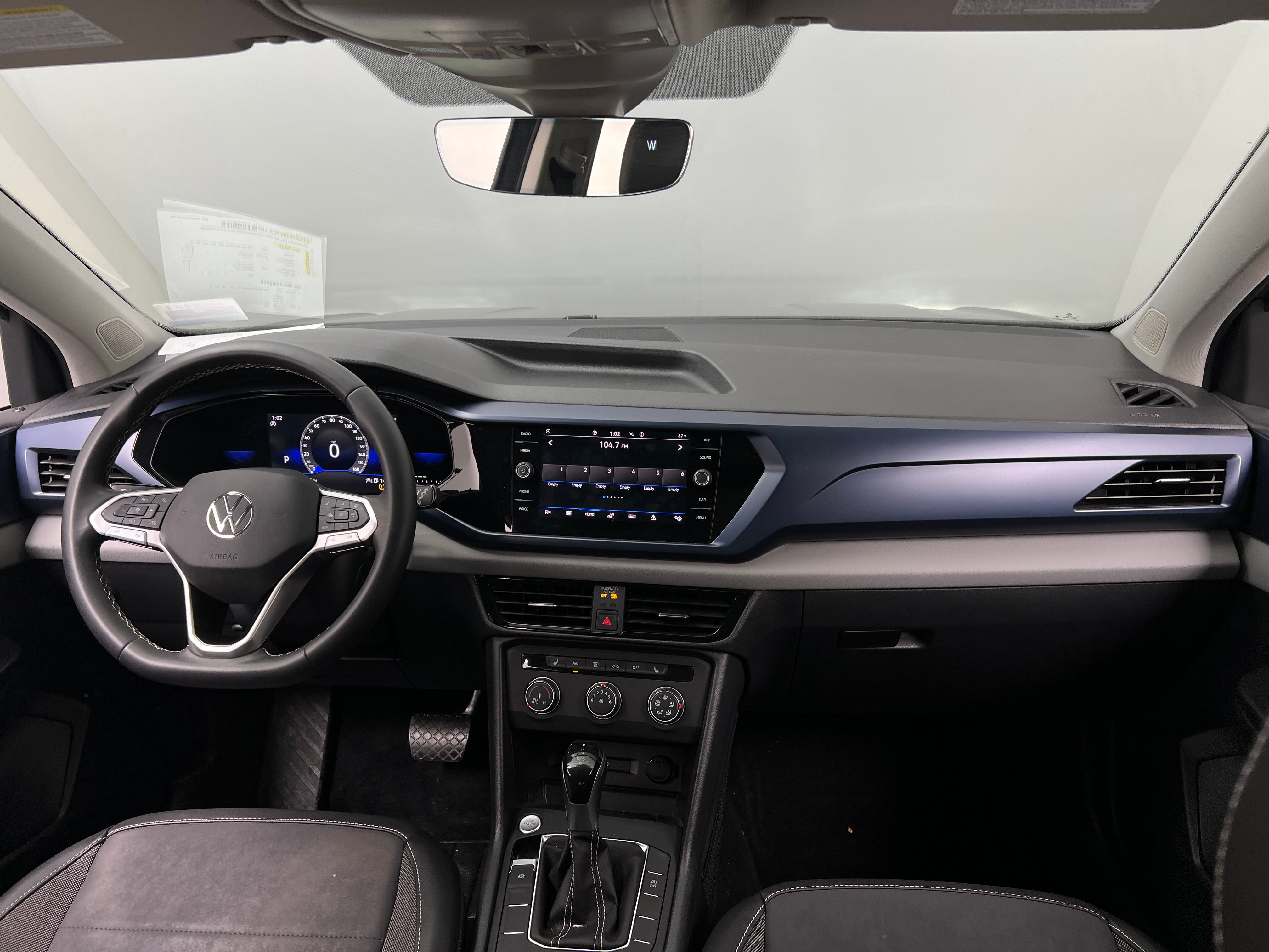 2022 Volkswagen Taos SE 2