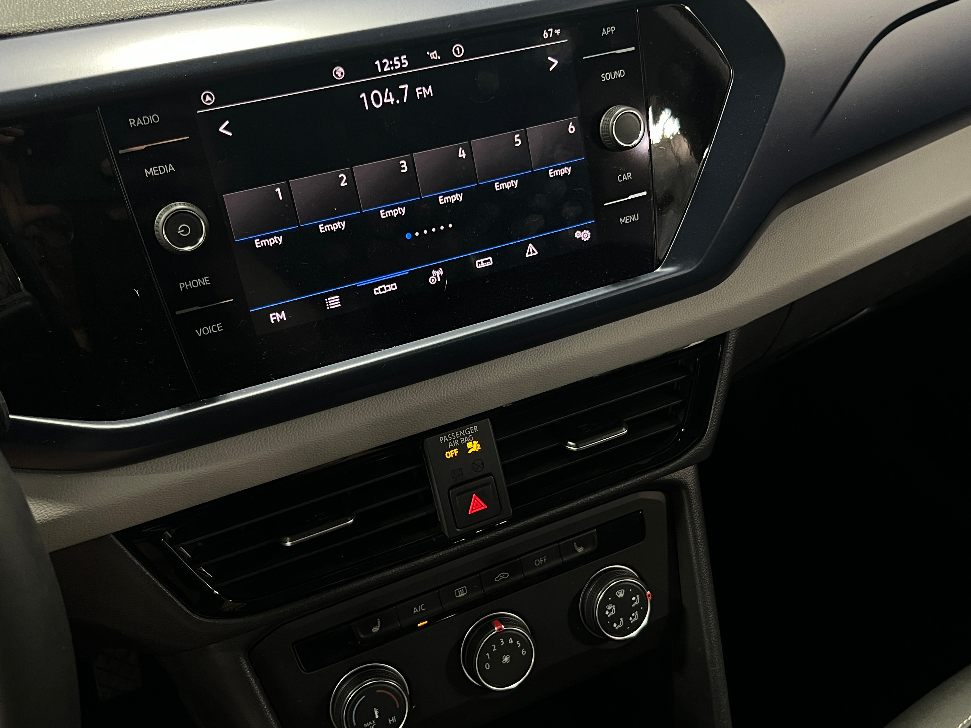 2022 Volkswagen Taos SE 3