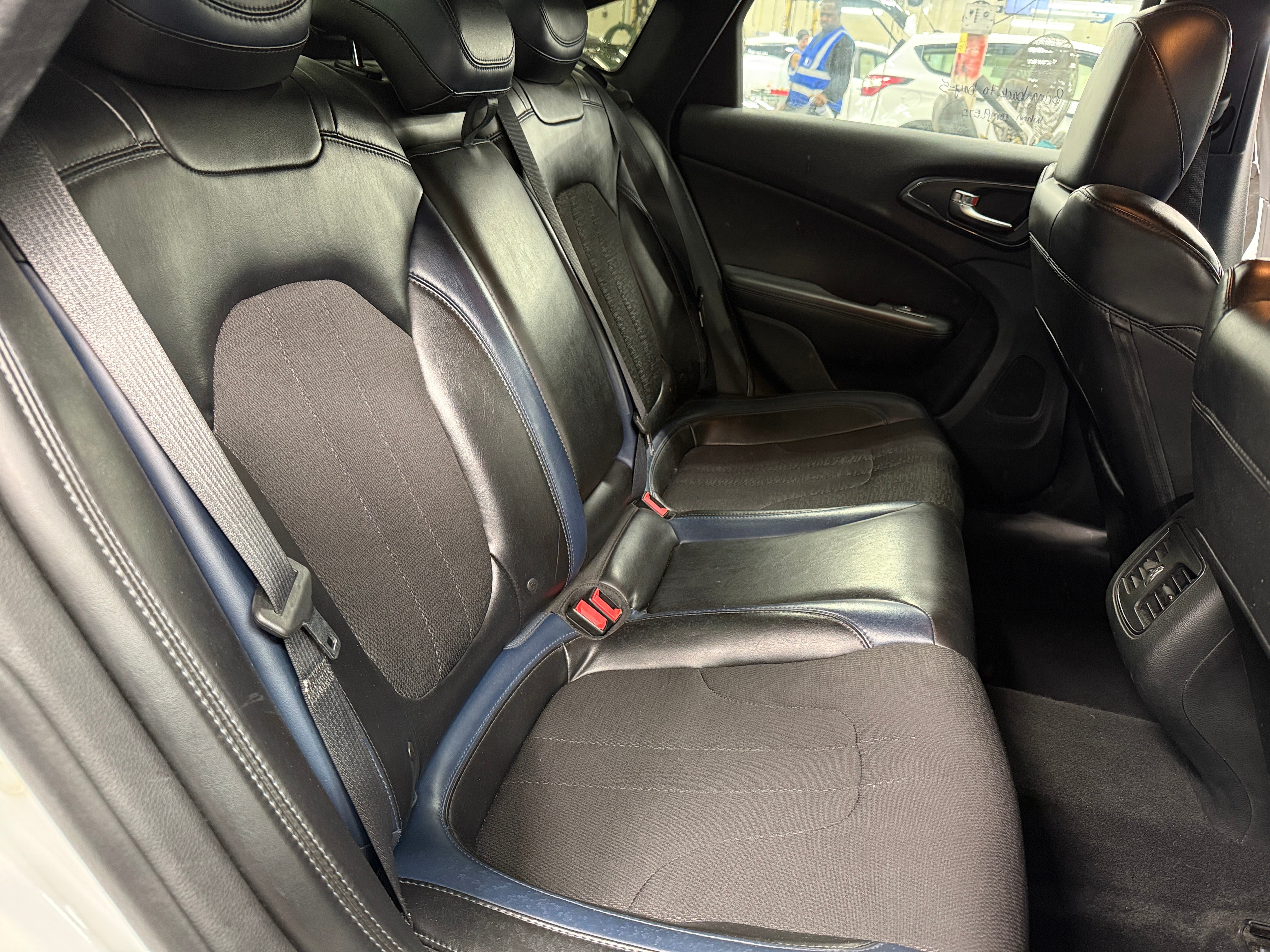 2016 Chrysler 200 S 5
