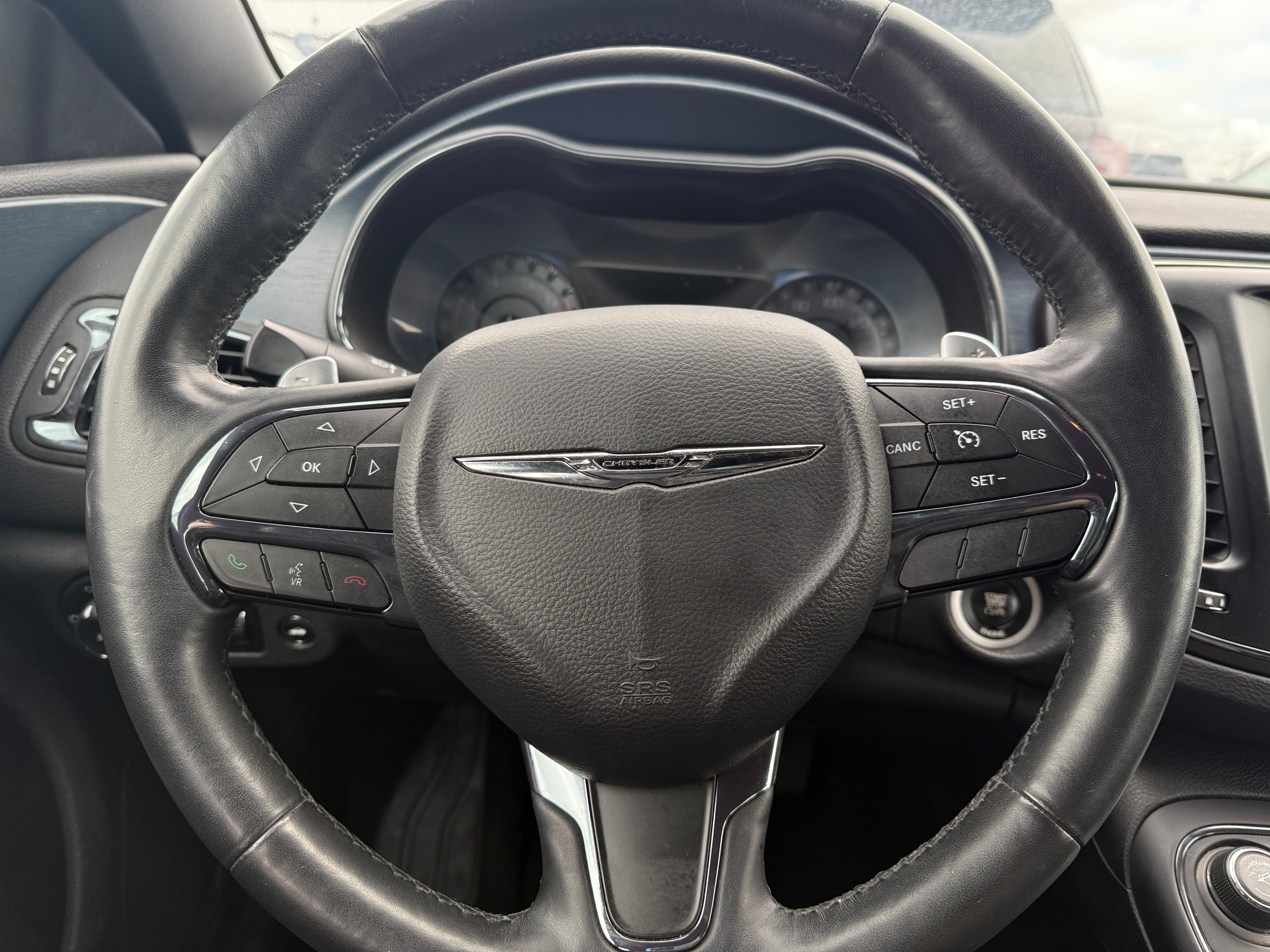 2016 Chrysler 200 S 4