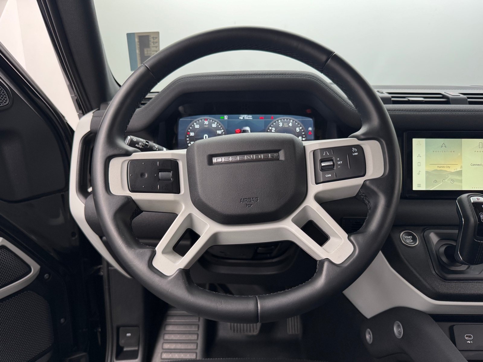 Thumbnail: 2023 Land Rover Defender - 4