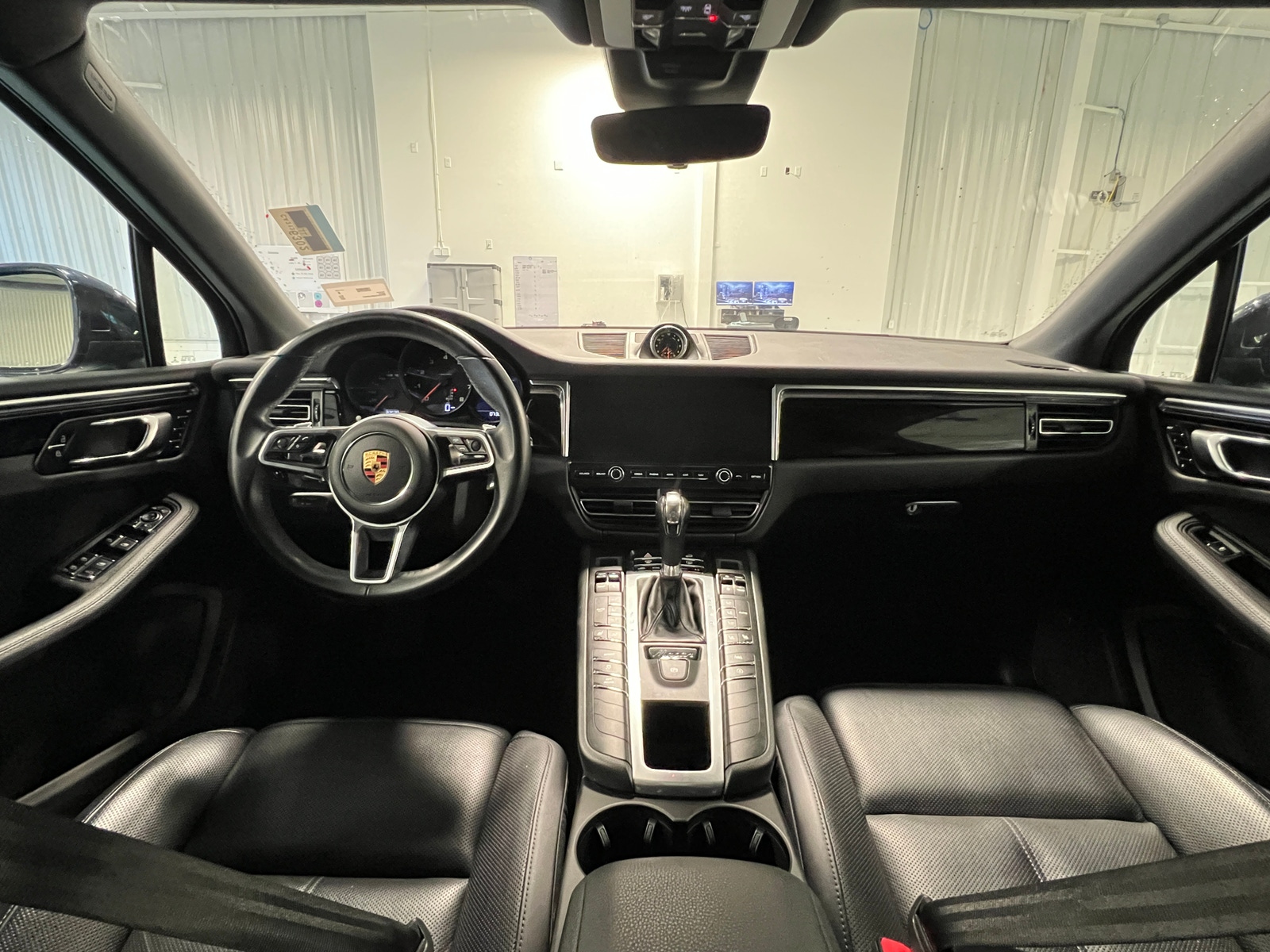 Thumbnail: 2021 Porsche Macan - 2