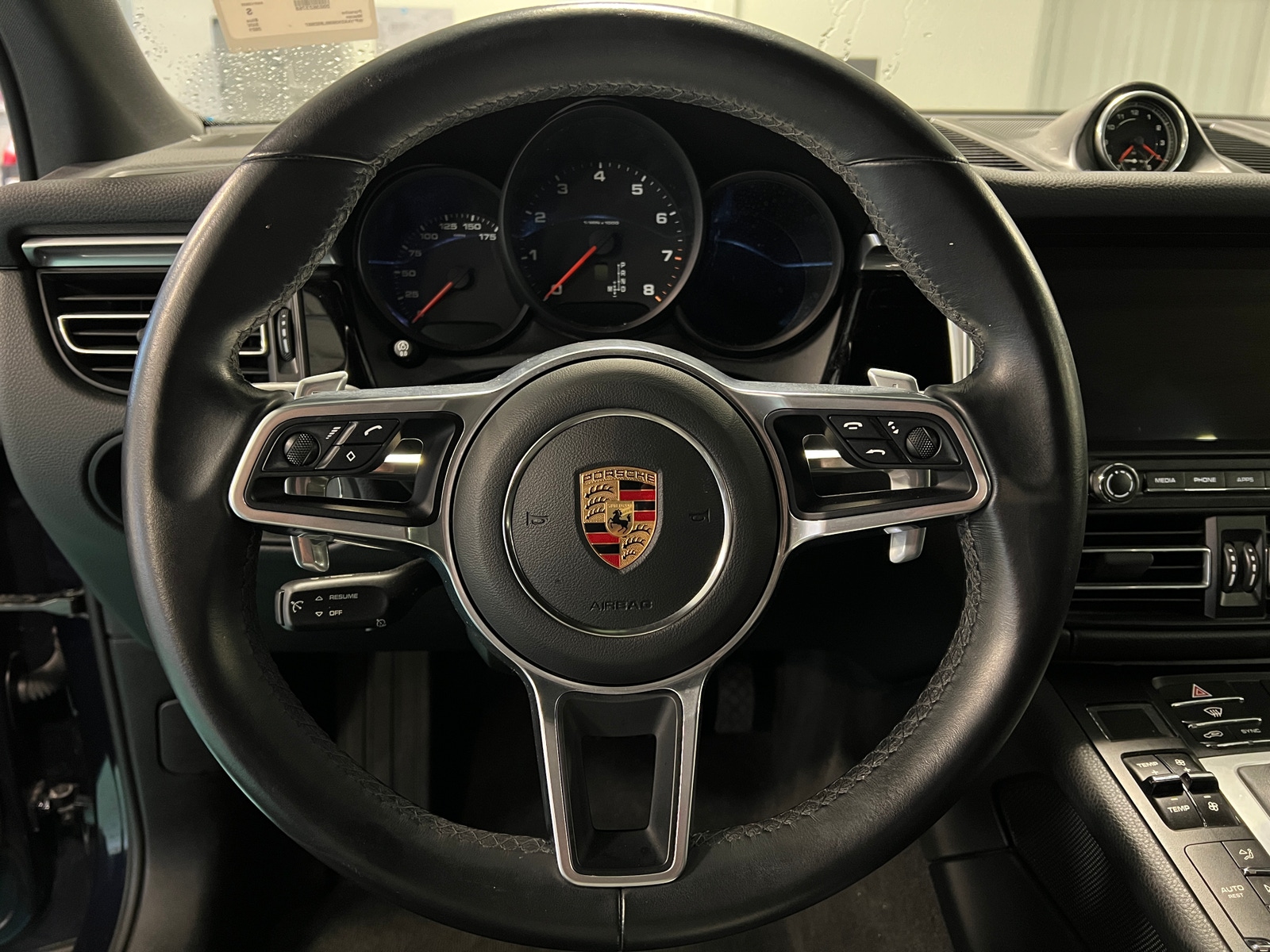 Thumbnail: 2021 Porsche Macan - 4
