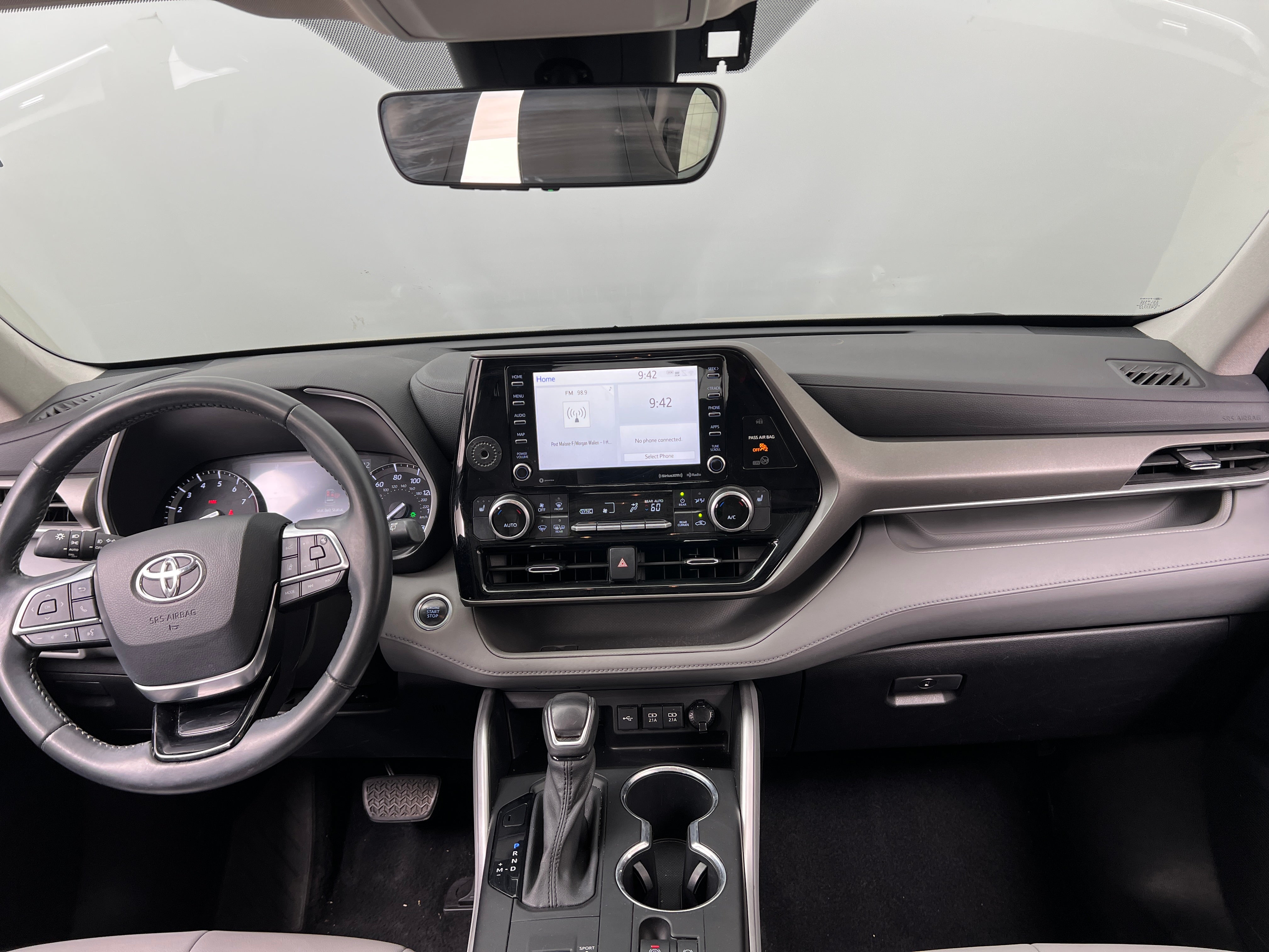 2021 Toyota Highlander XLE 2