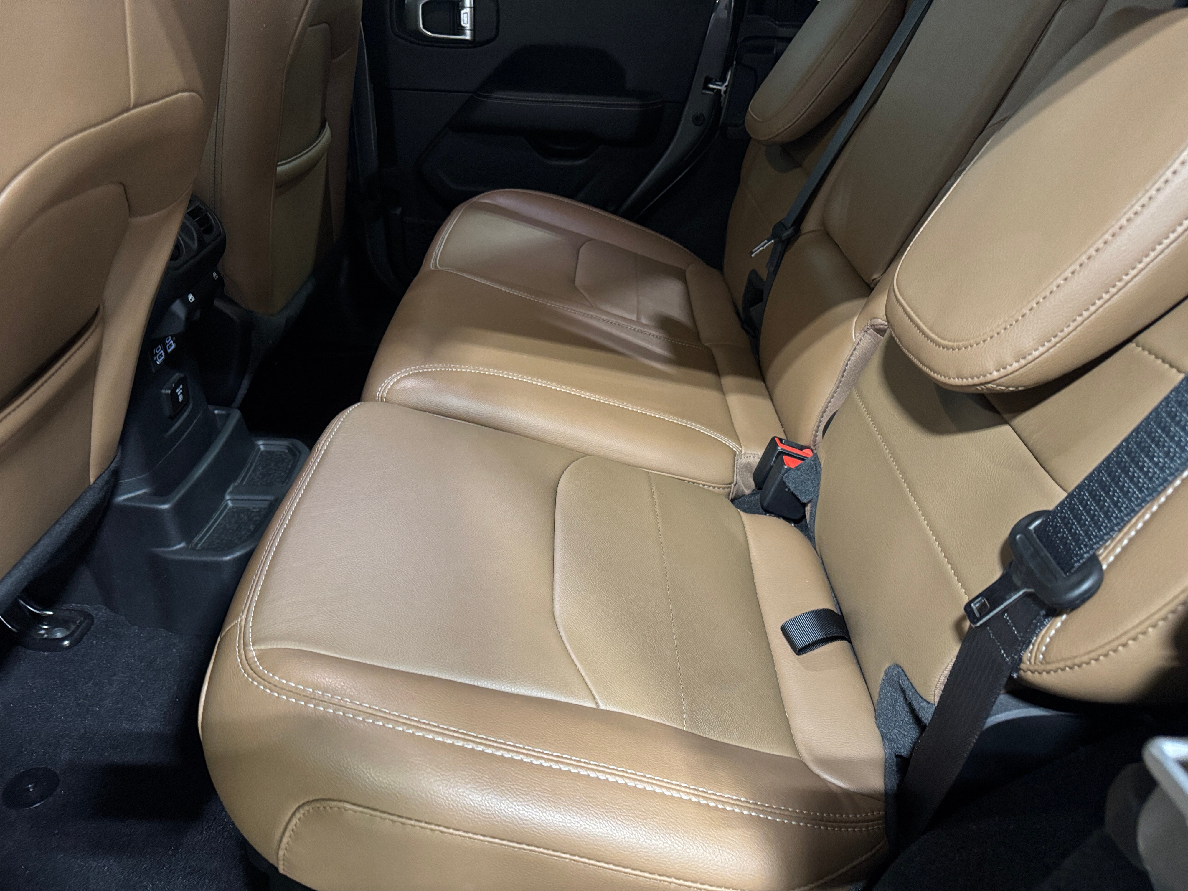 2022 Jeep Wrangler Unlimited Sahara 4xe 5