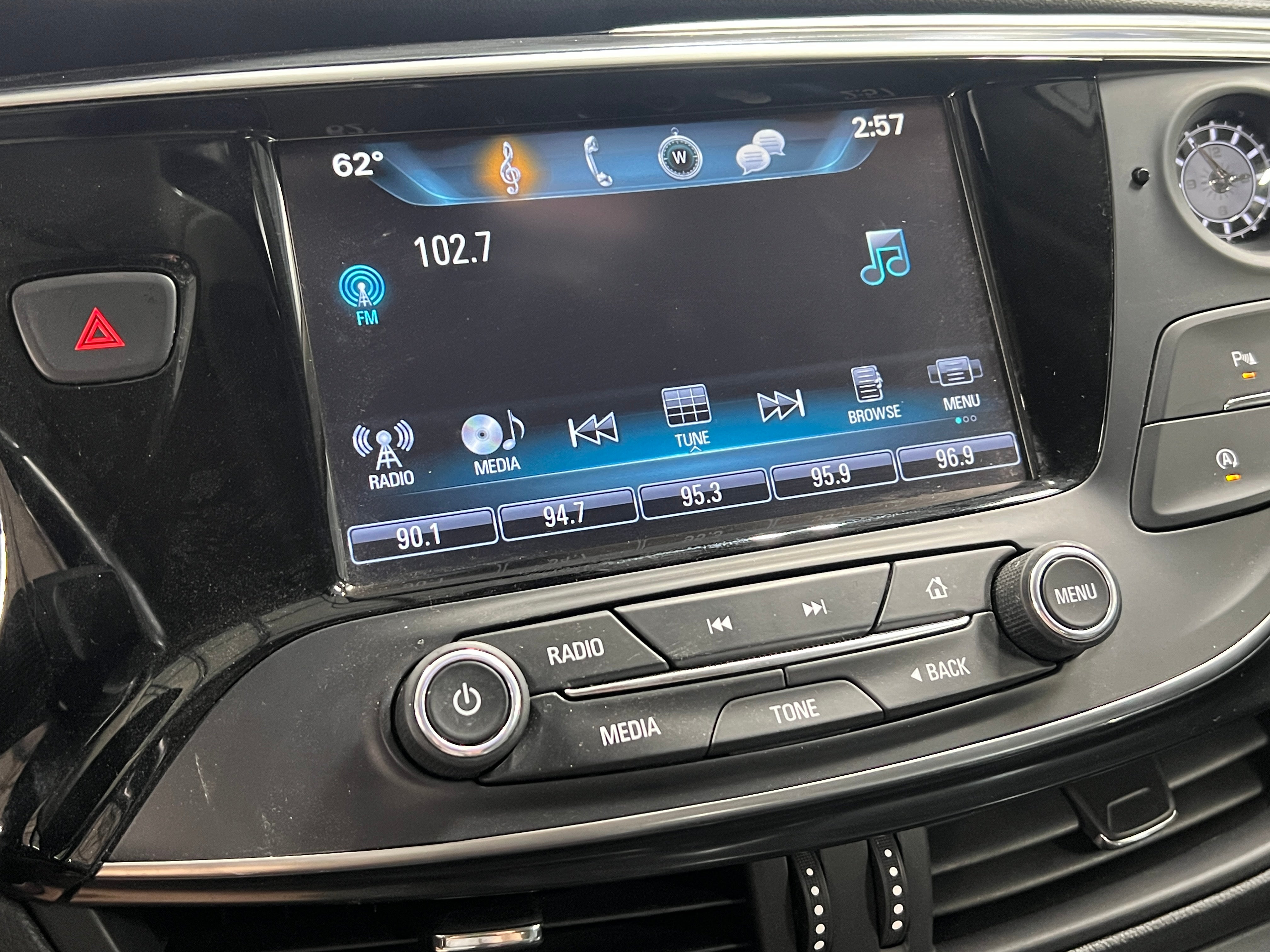 2020 Buick Envision Essence 3
