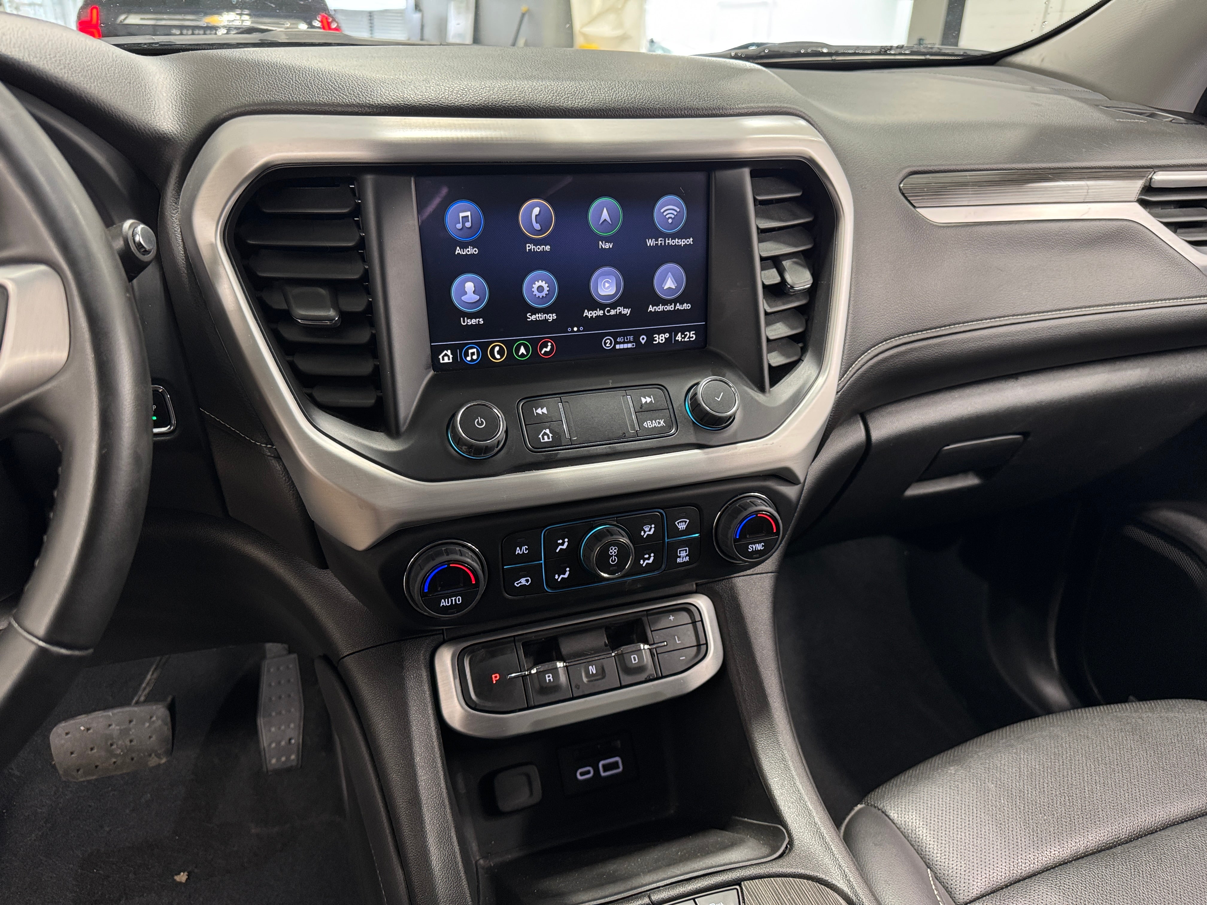 2023 GMC Acadia SLT 3