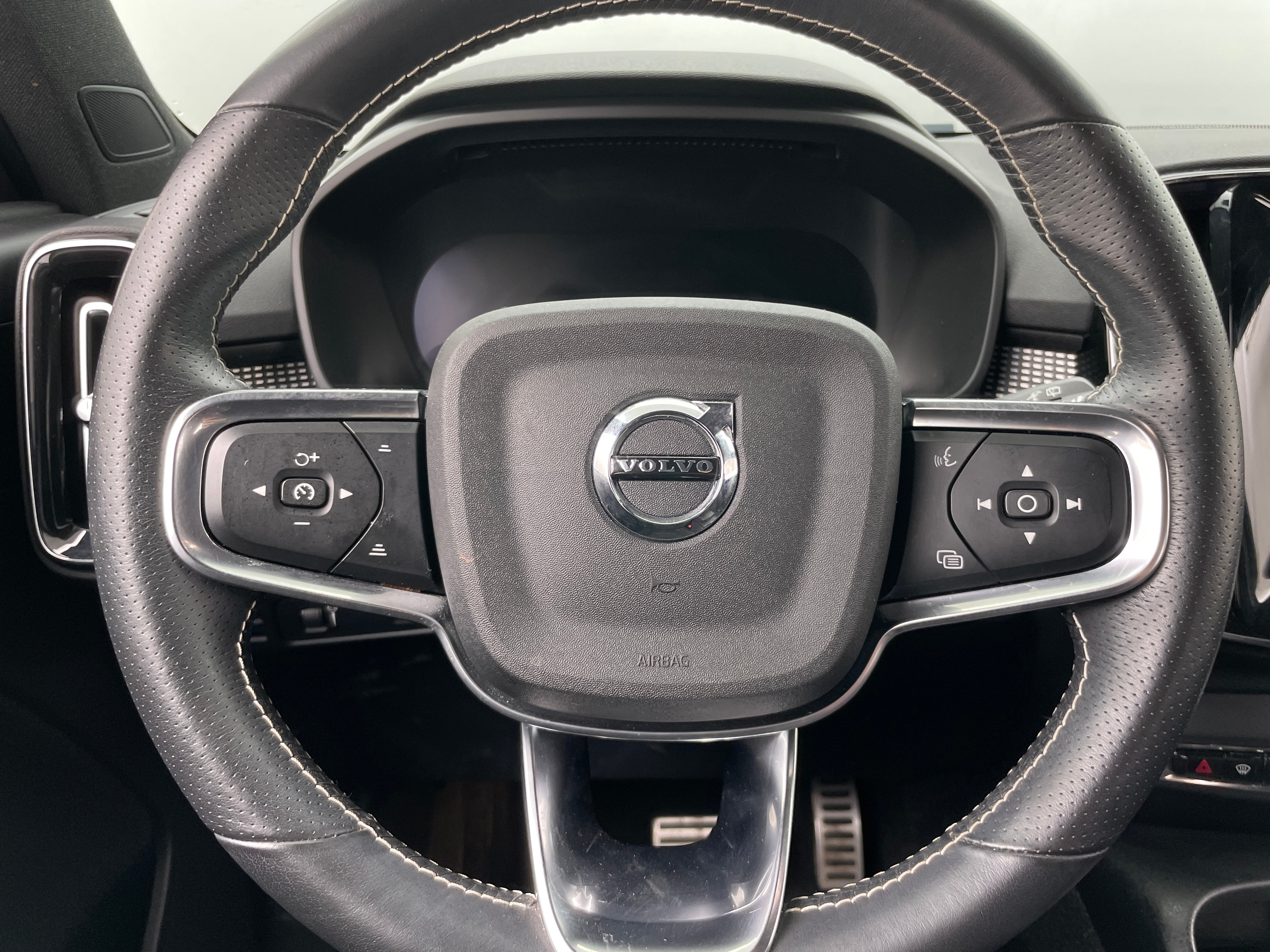 2021 Volvo XC40 Recharge Core 4