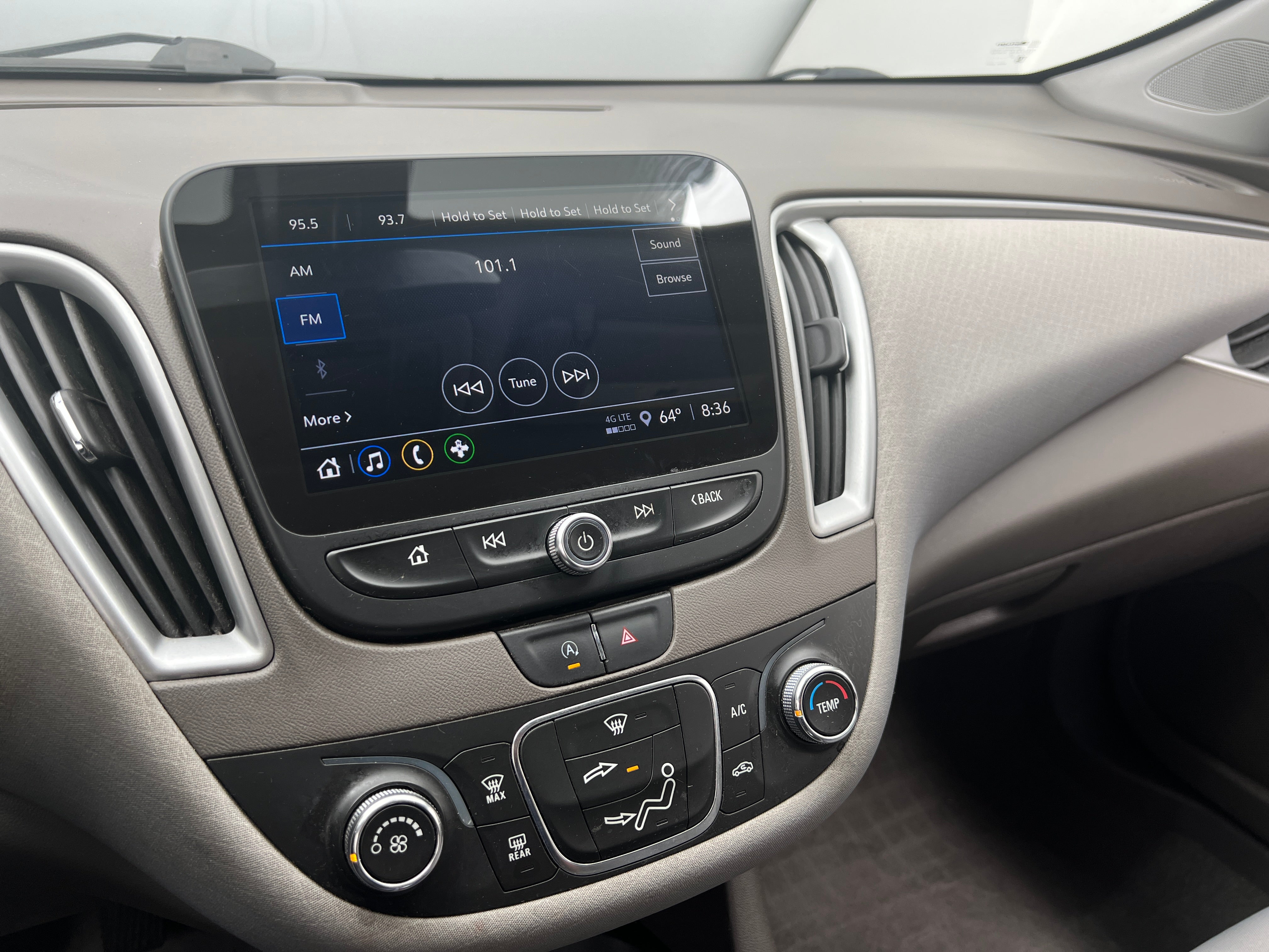2022 Chevrolet Malibu LS 4