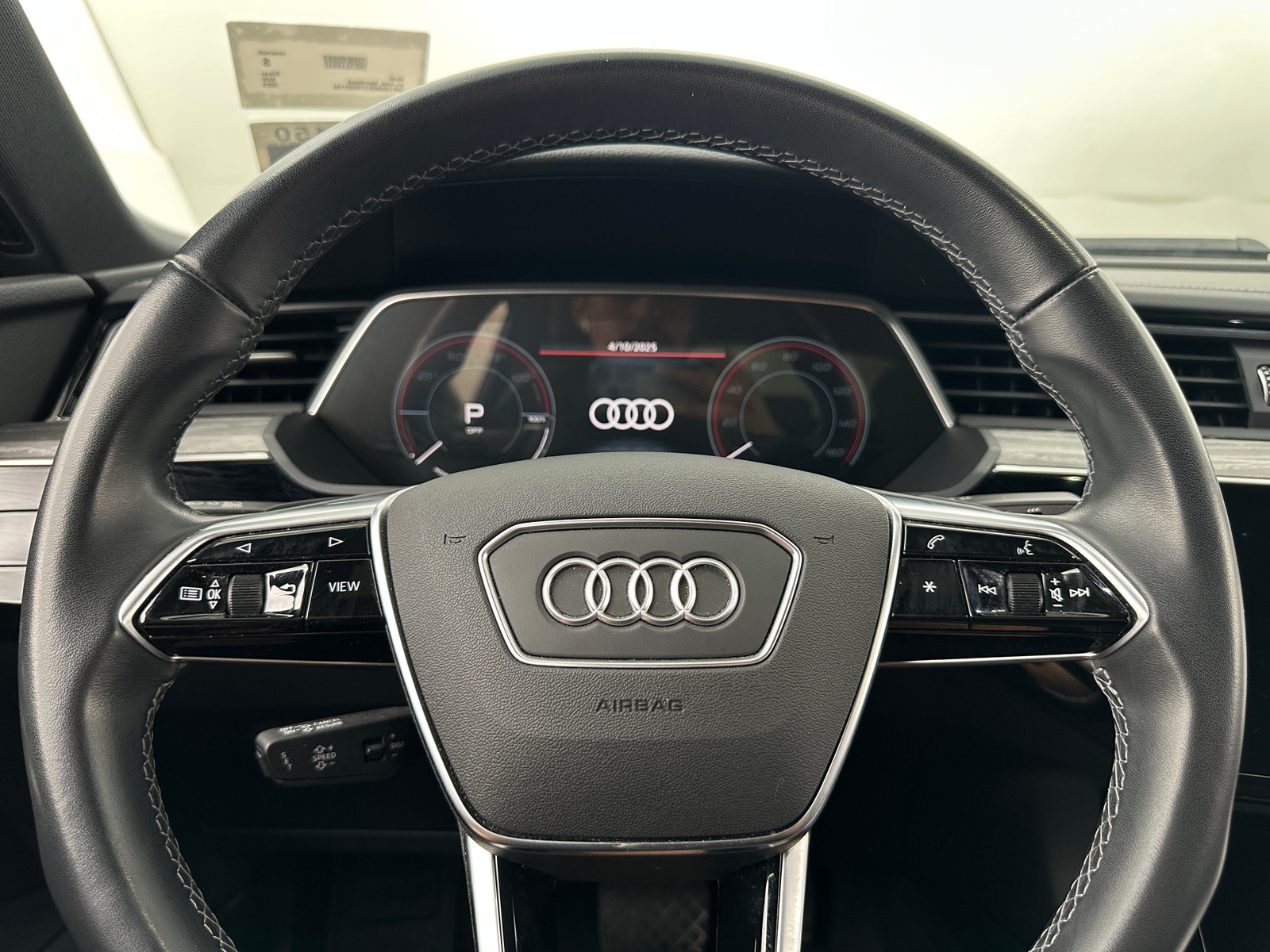 Thumbnail: 2023 Audi e-tron S - 4