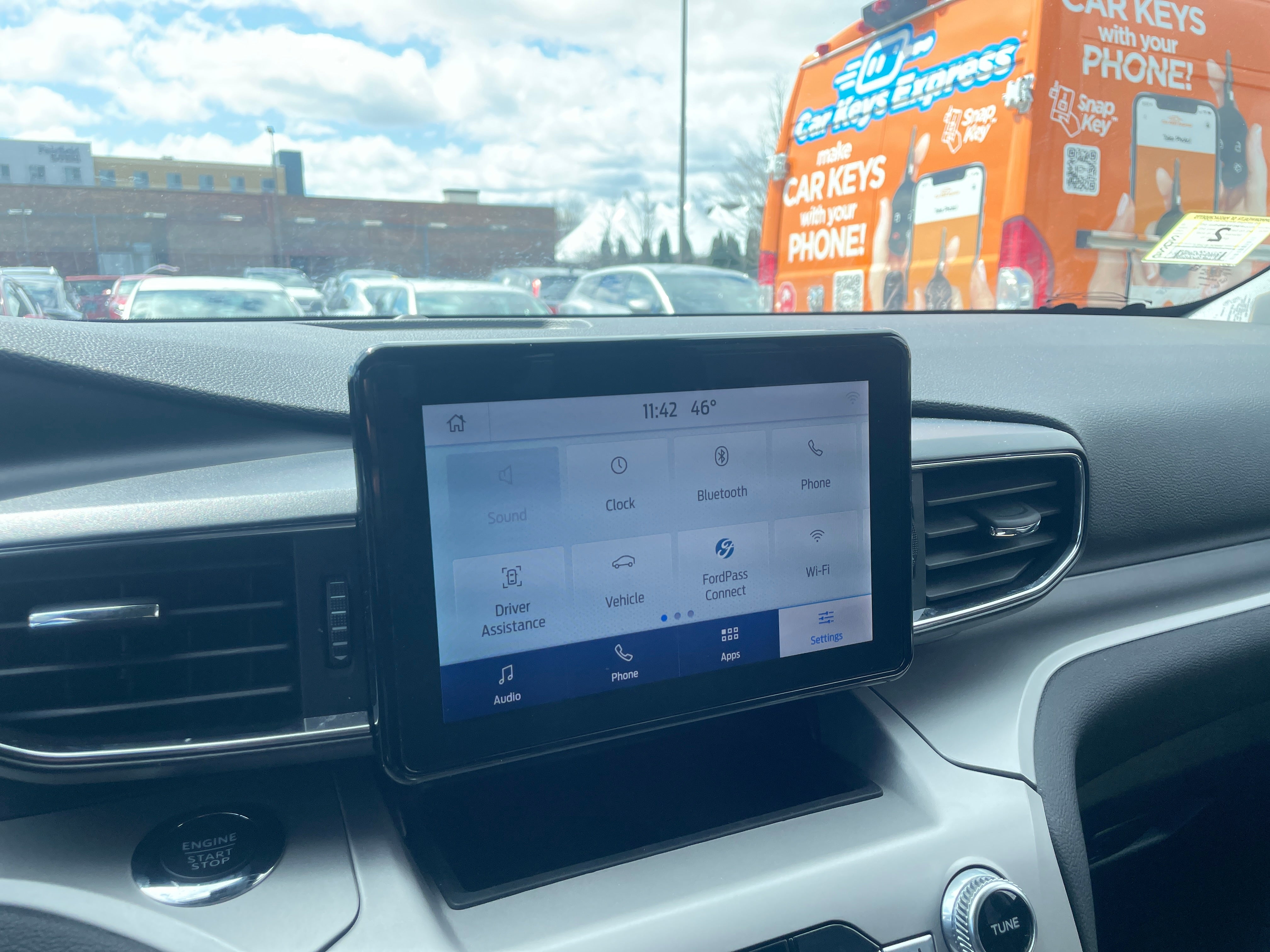 2024 Ford Explorer XLT 4