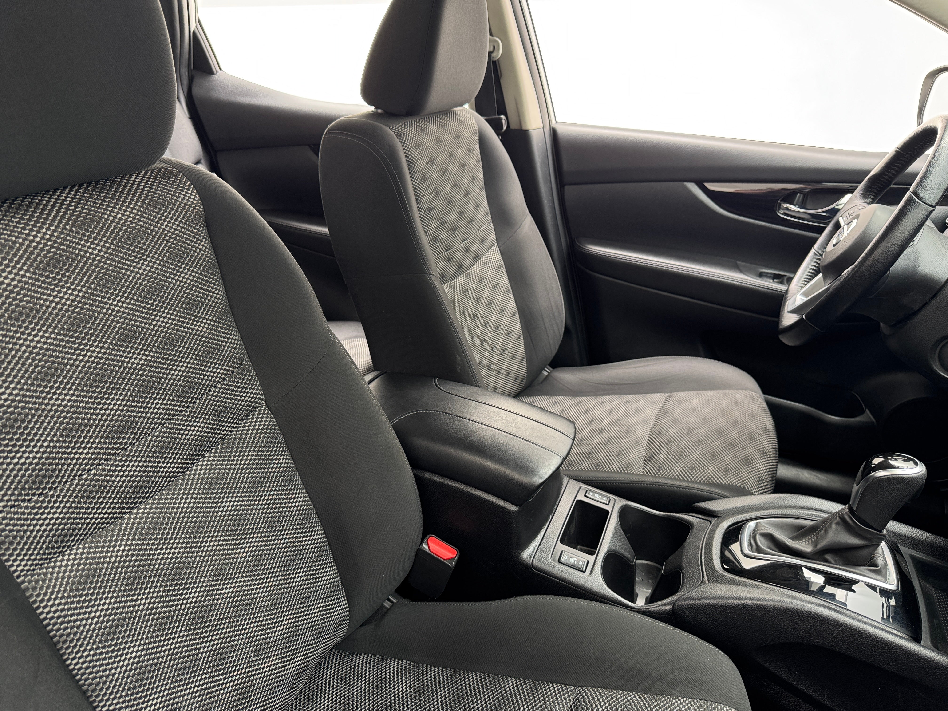 2022 Nissan Rogue Sport SV 2