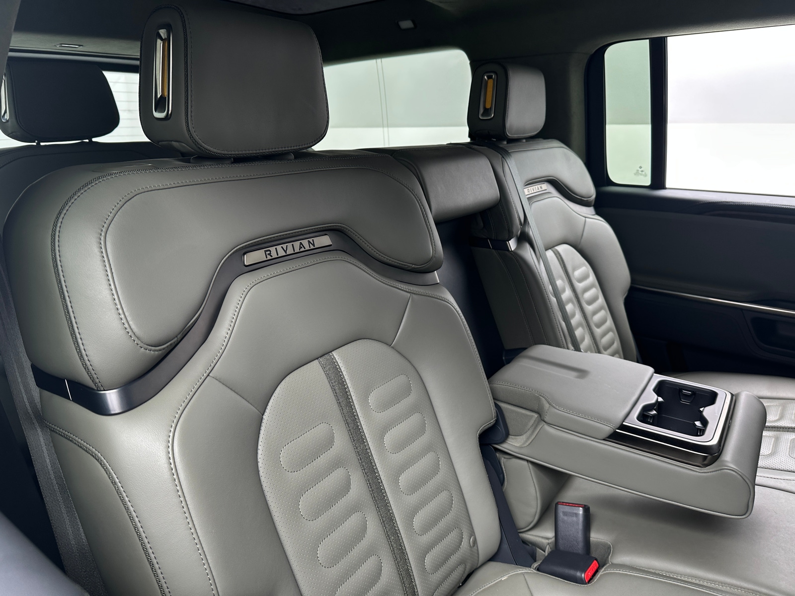 Thumbnail: 2022 Rivian R1S - 5