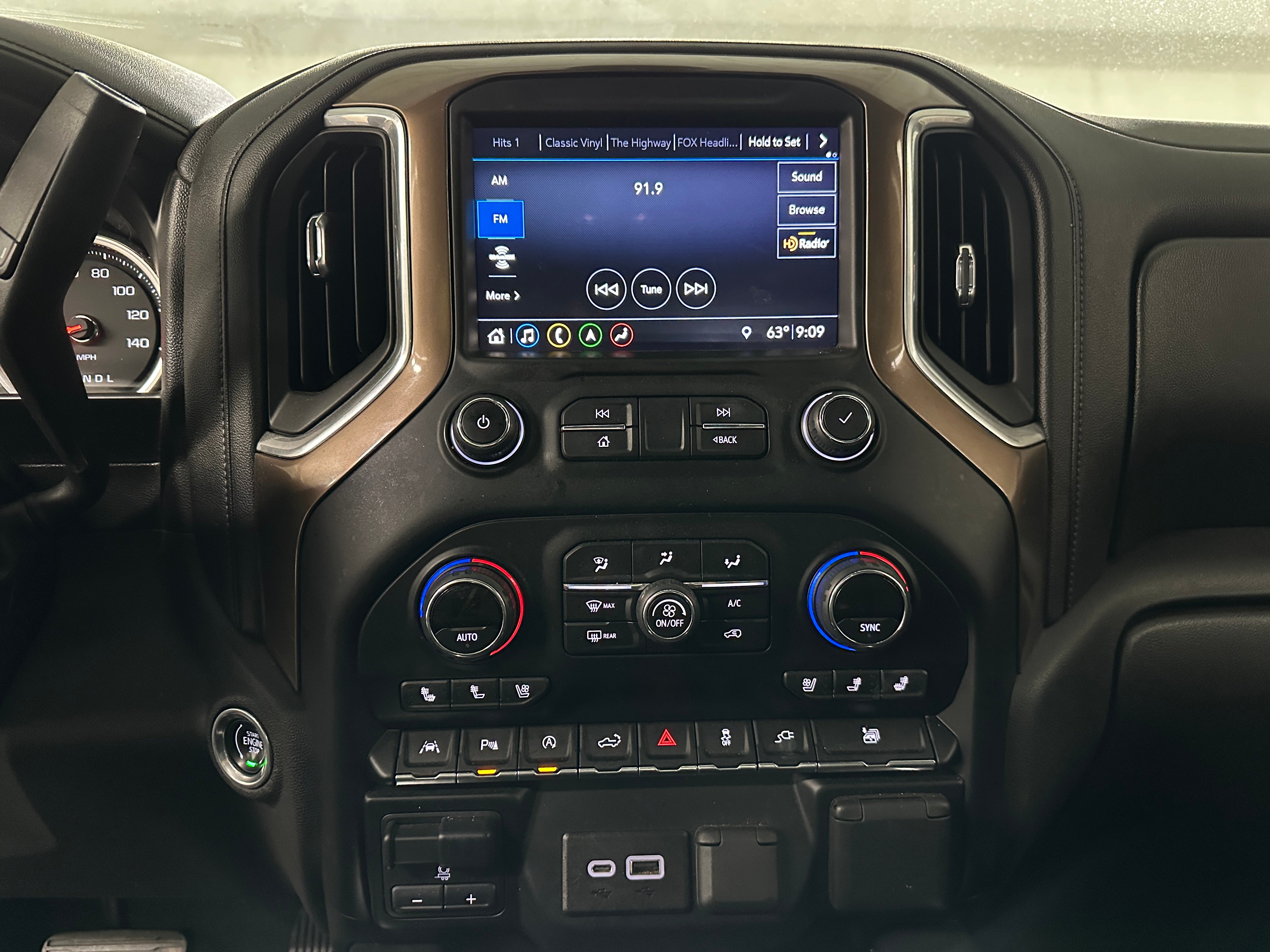 2019 Chevrolet Silverado 1500 High Country 3