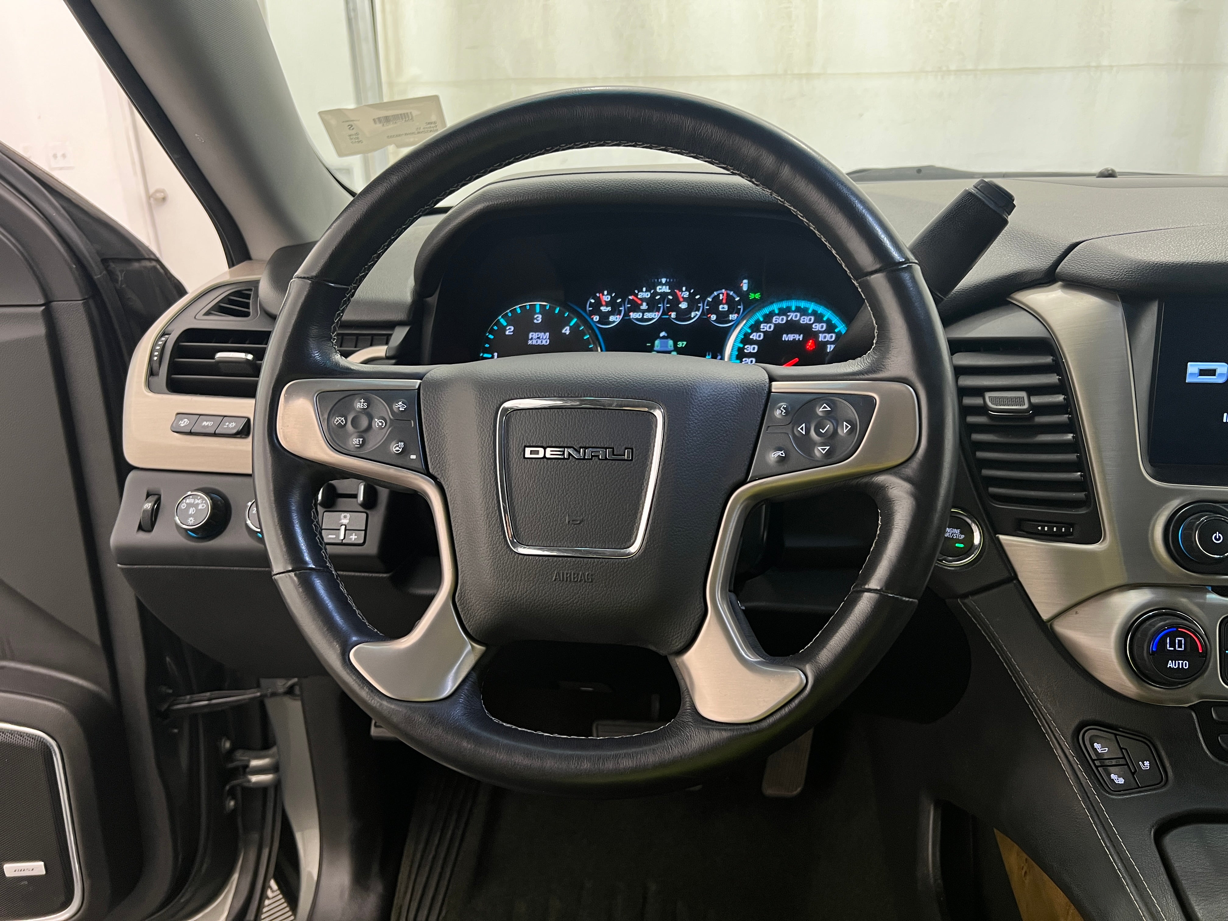 2017 GMC Yukon XL Denali 4