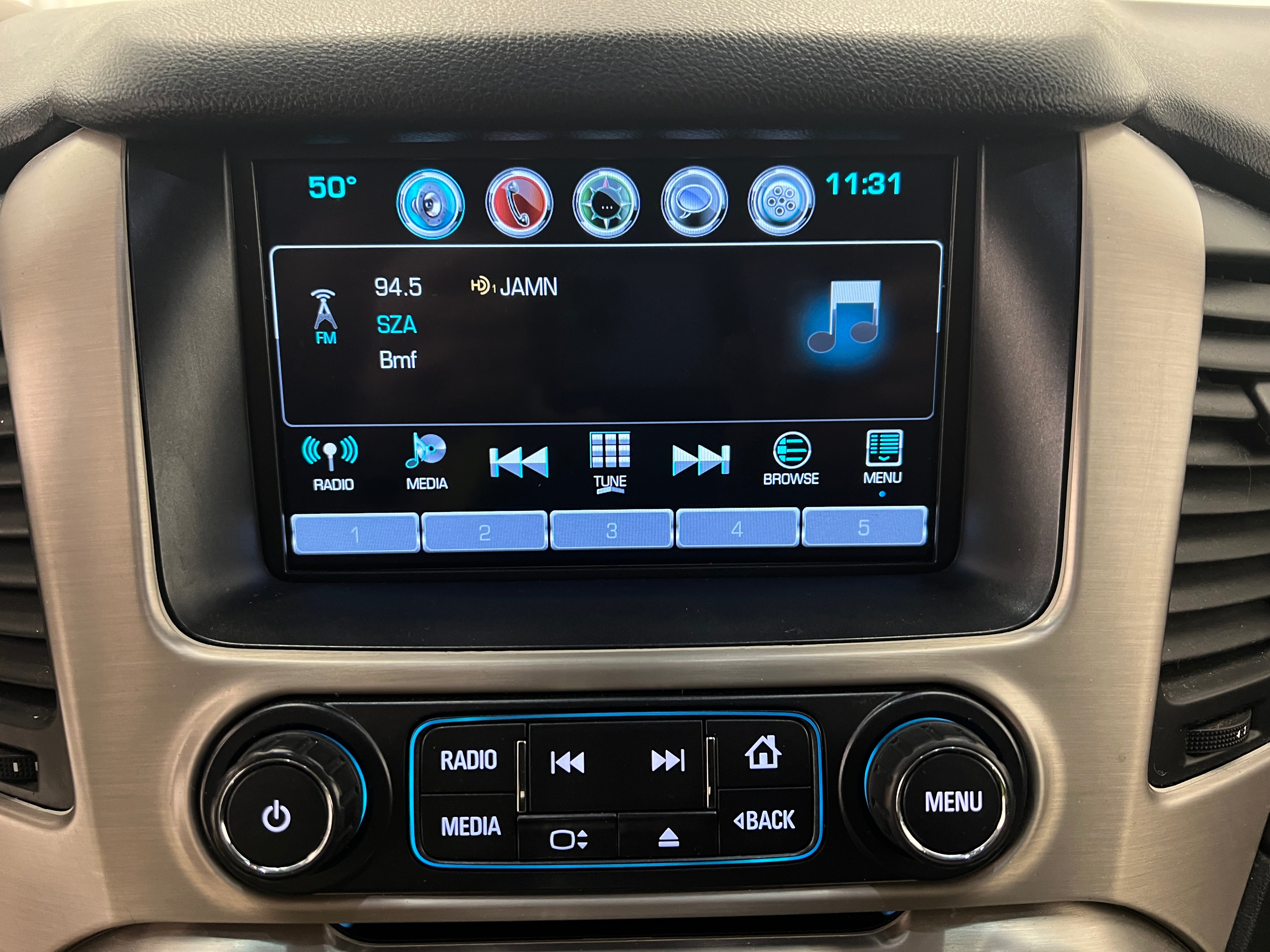 2017 GMC Yukon XL Denali 3