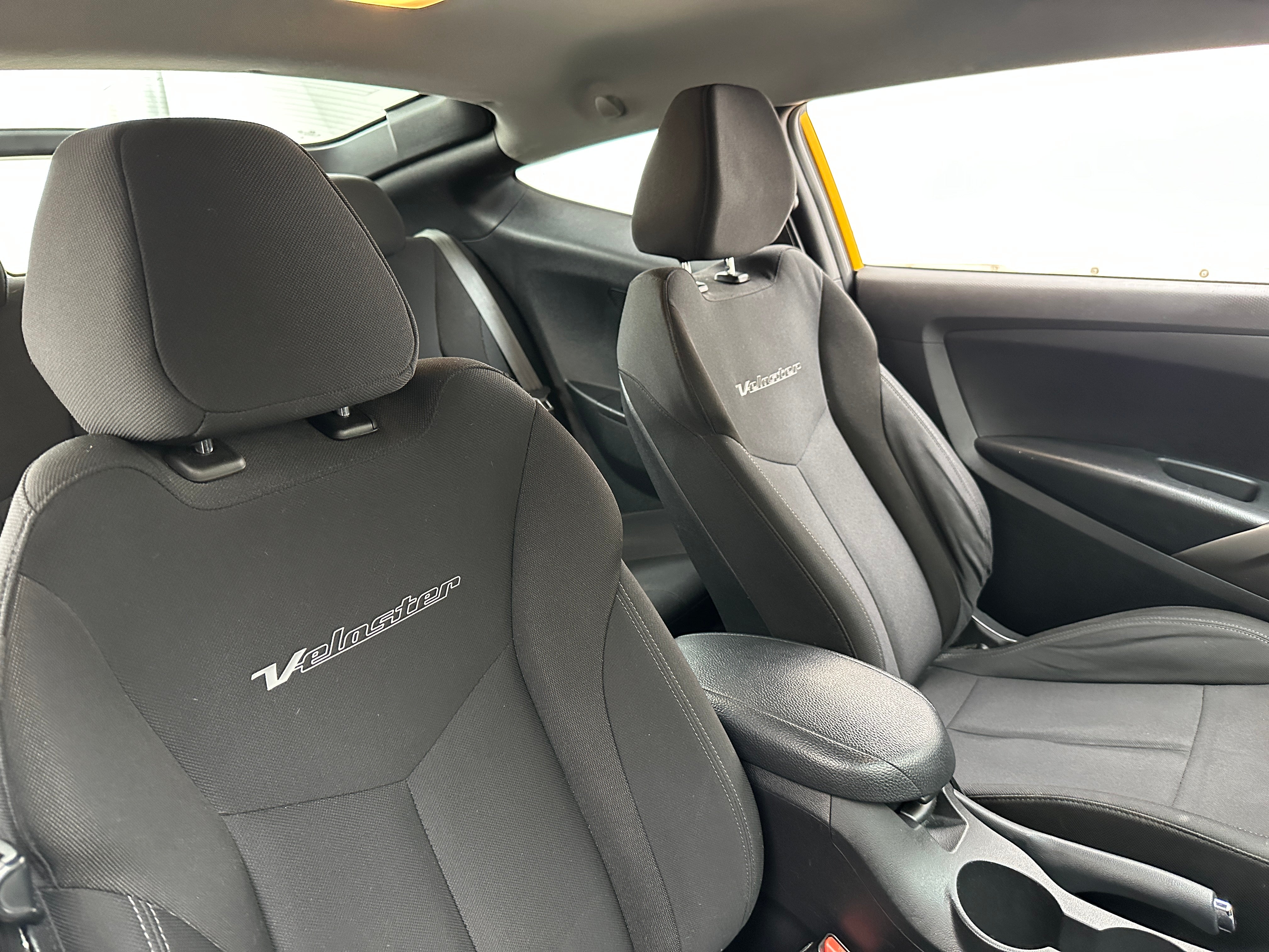 2017 Hyundai Veloster Base 2