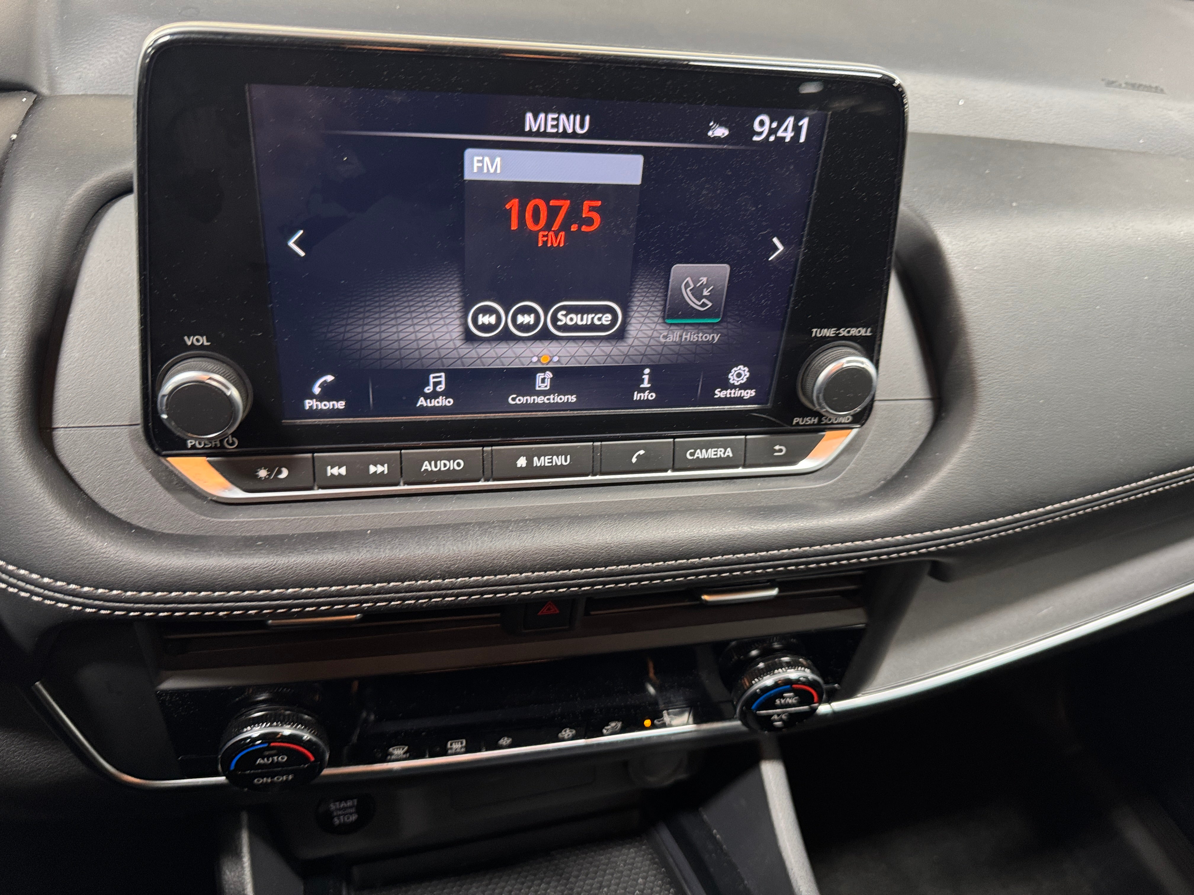 2024 Nissan Rogue SV 4
