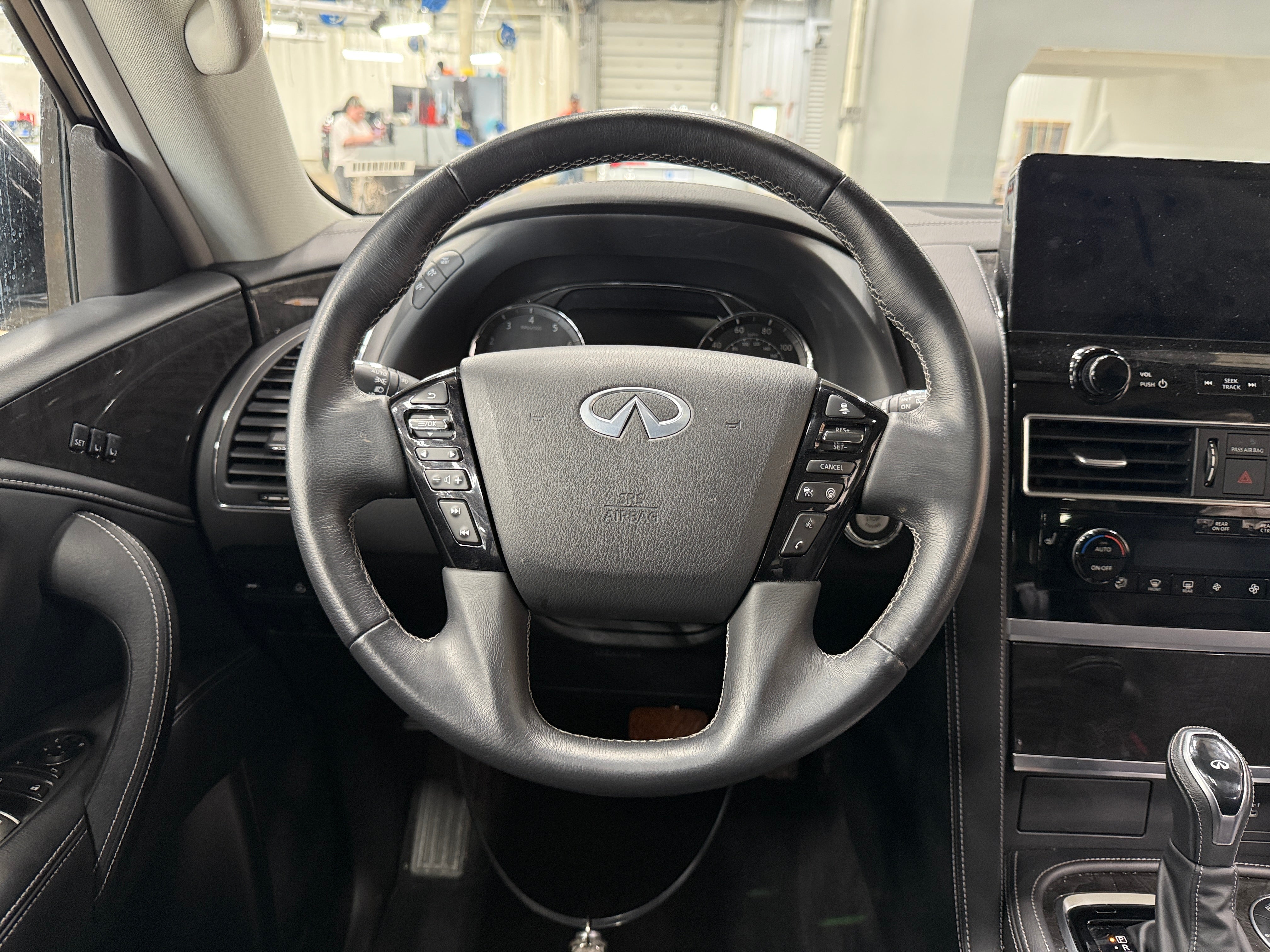 2024 INFINITI QX80 Luxe 4