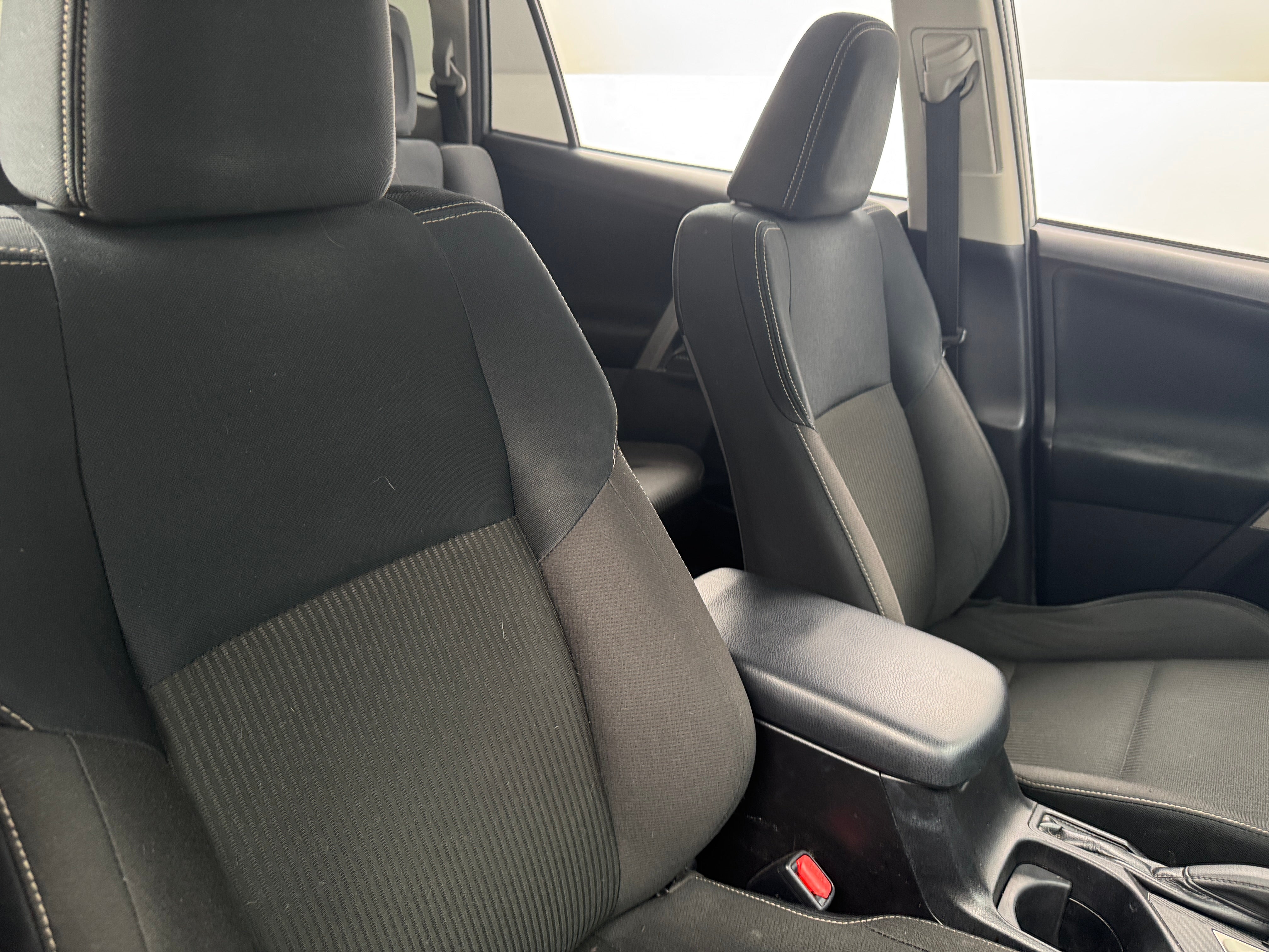 2015 Toyota RAV4 XLE 2
