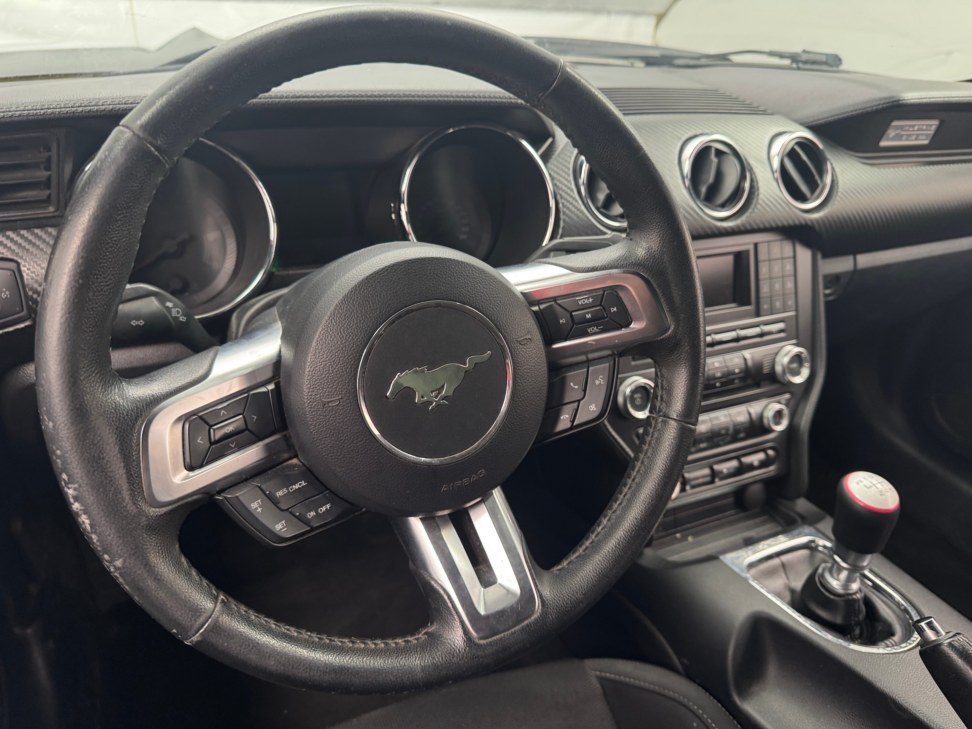 2015 Ford Mustang V6 4