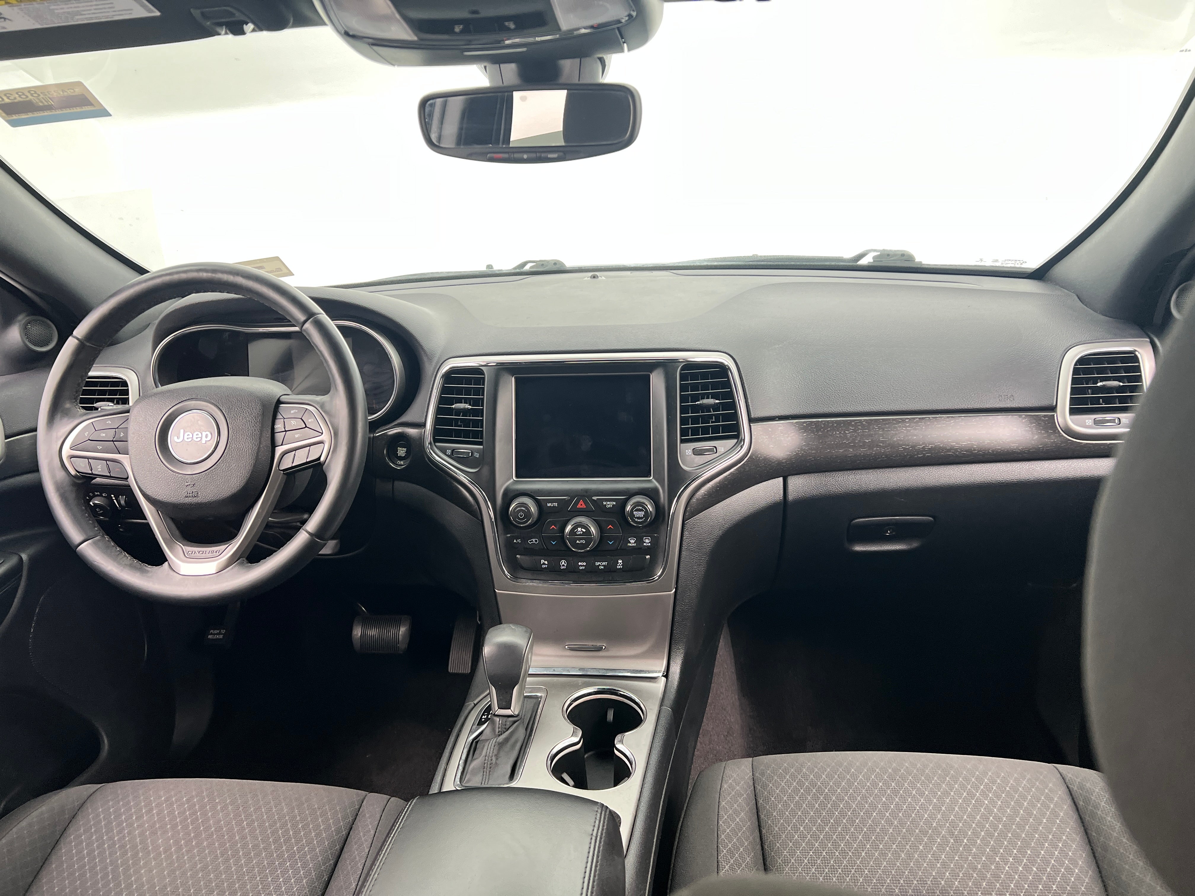 2018 Jeep Grand Cherokee Laredo 3