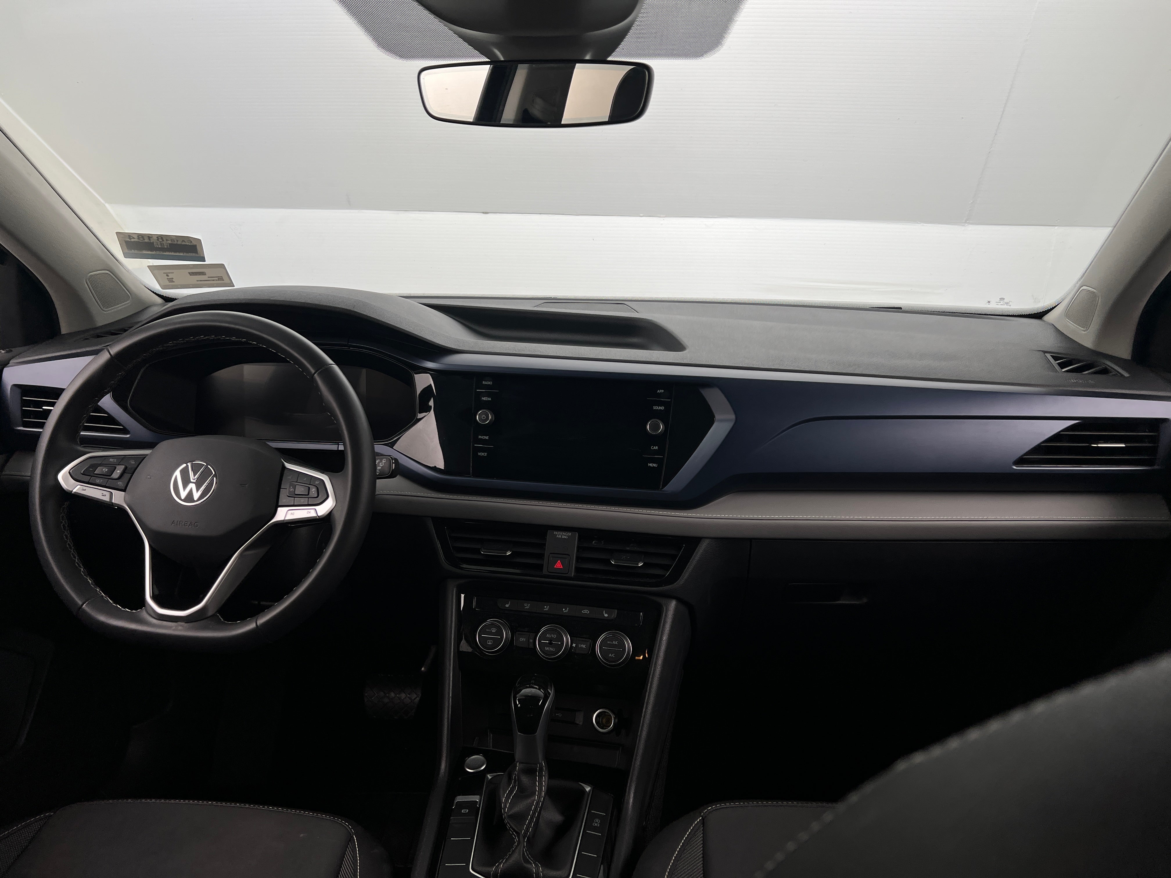 2024 Volkswagen Taos SE 2