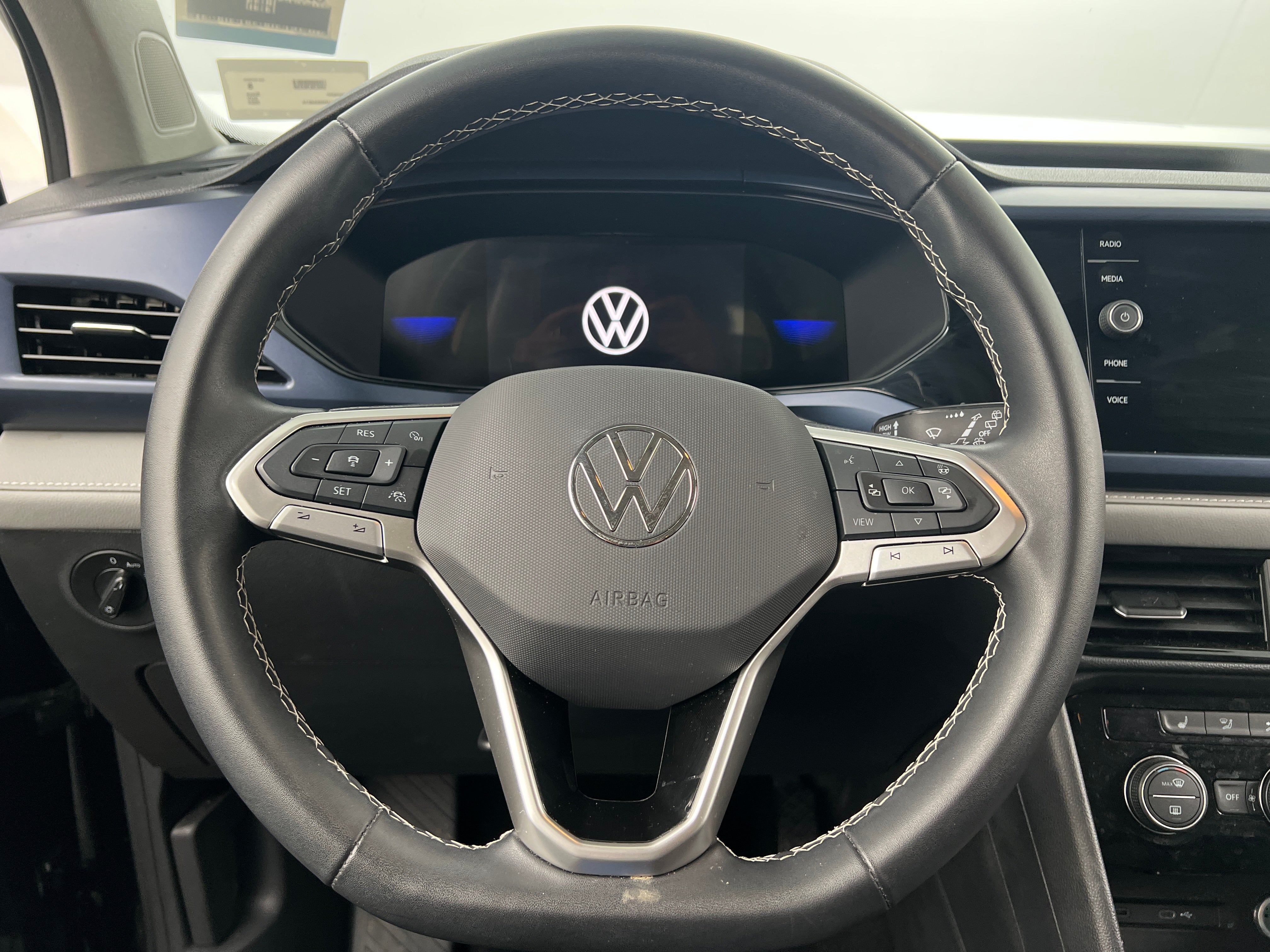 2024 Volkswagen Taos SE 4