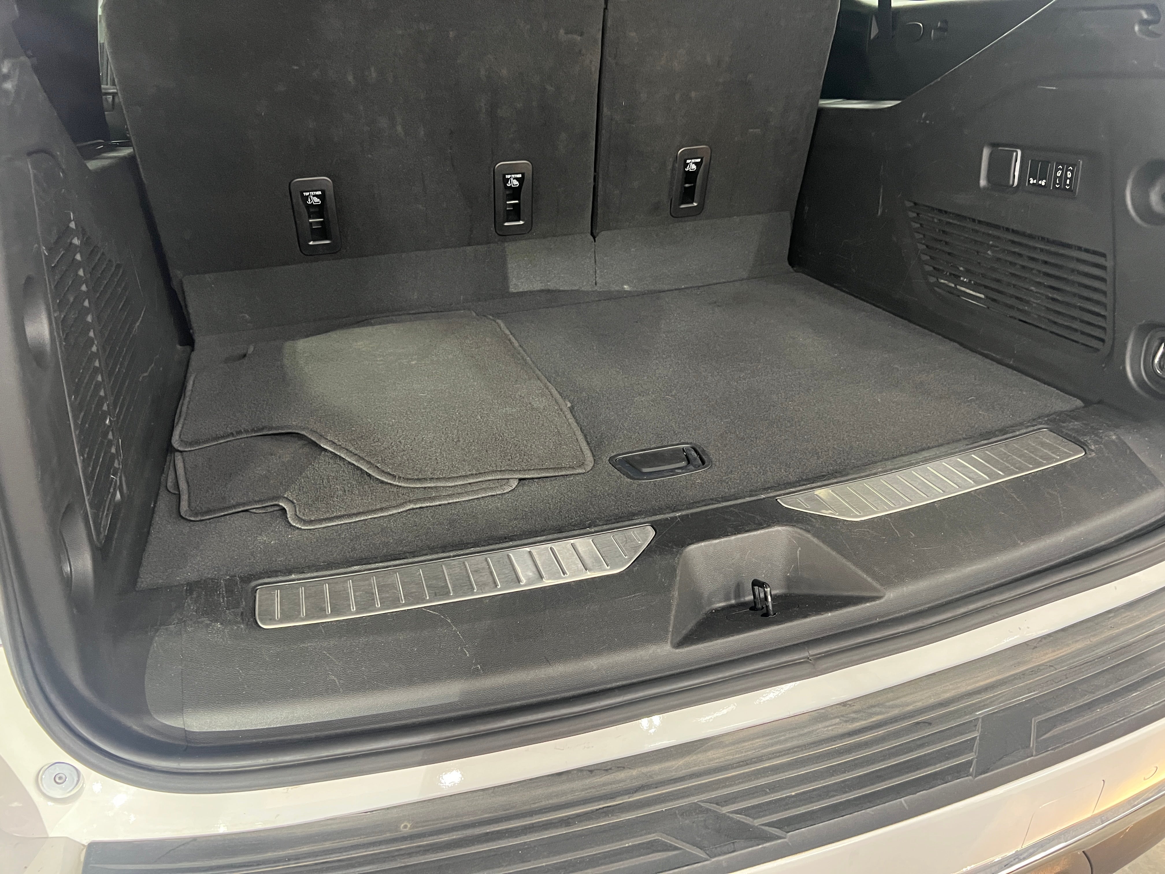2023 Chevrolet Suburban Premier 6