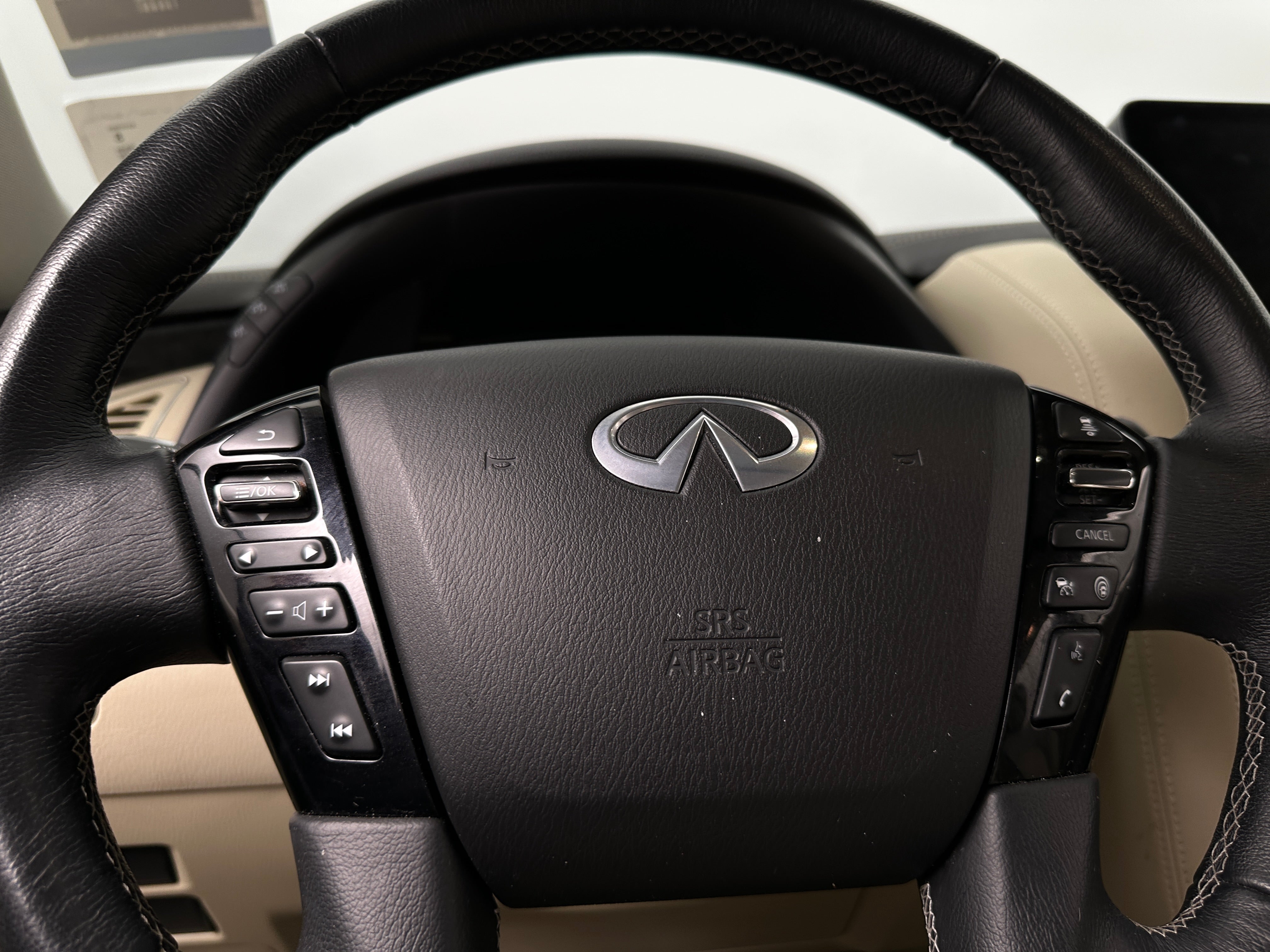 2023 INFINITI QX80 Luxe 4
