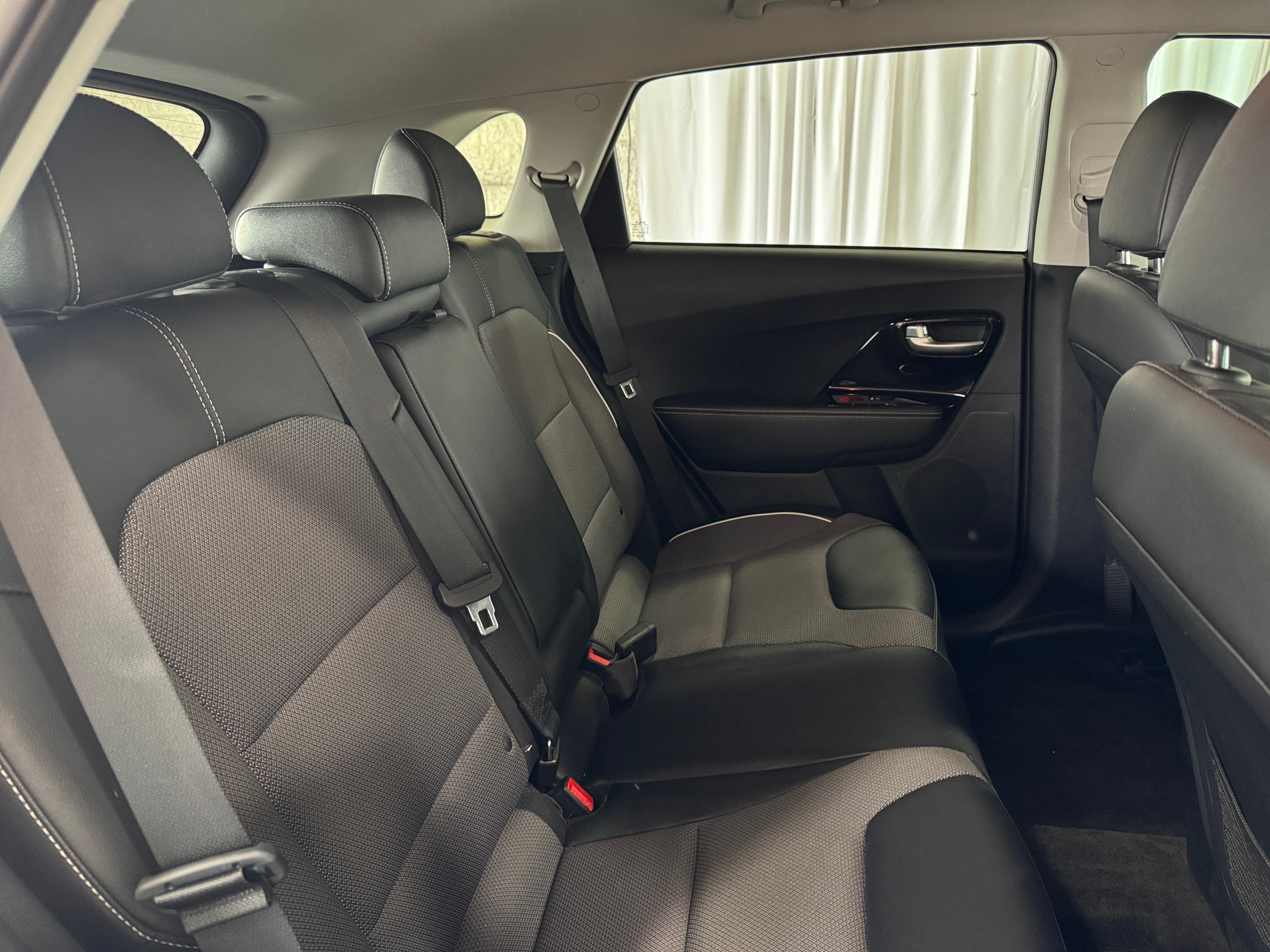 2022 Kia Niro S 6