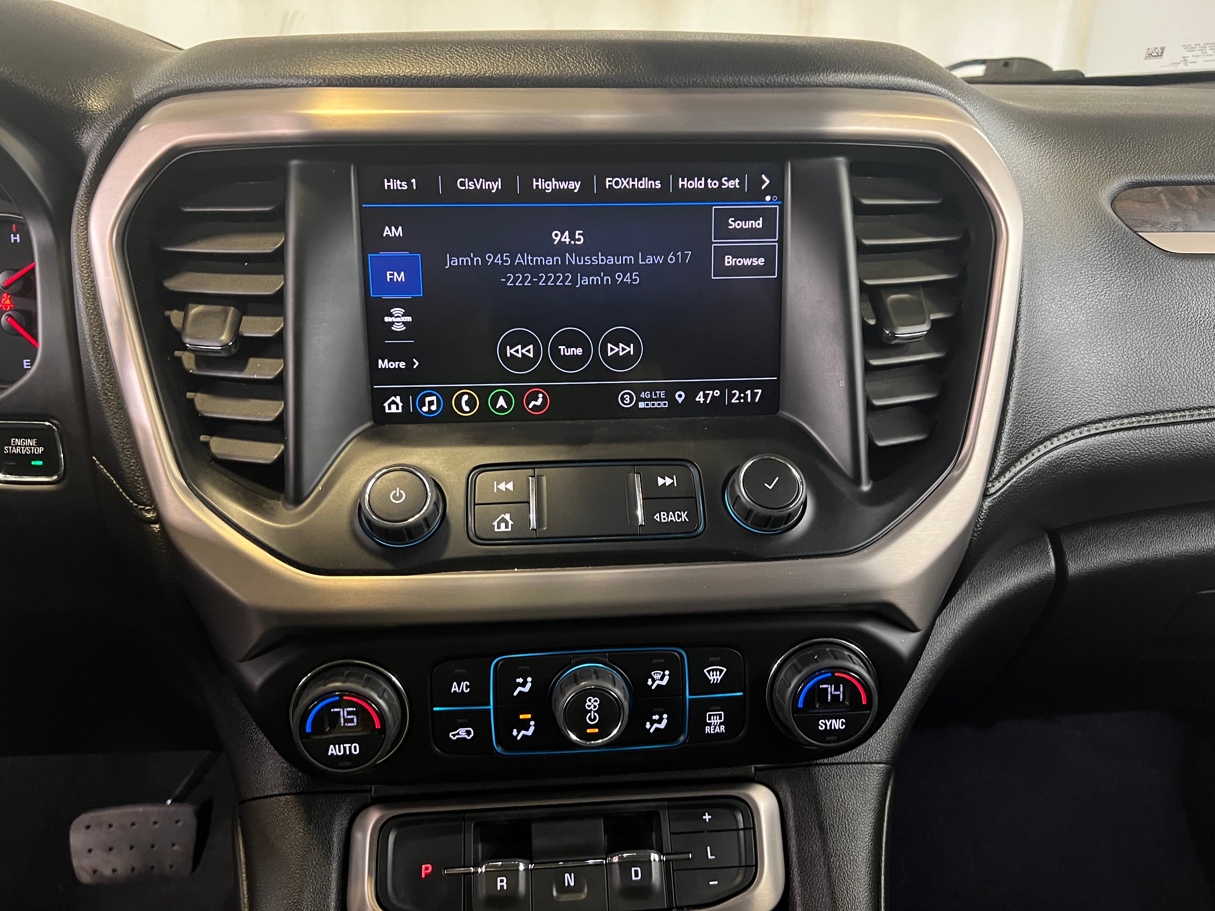 2022 GMC Acadia Denali 3