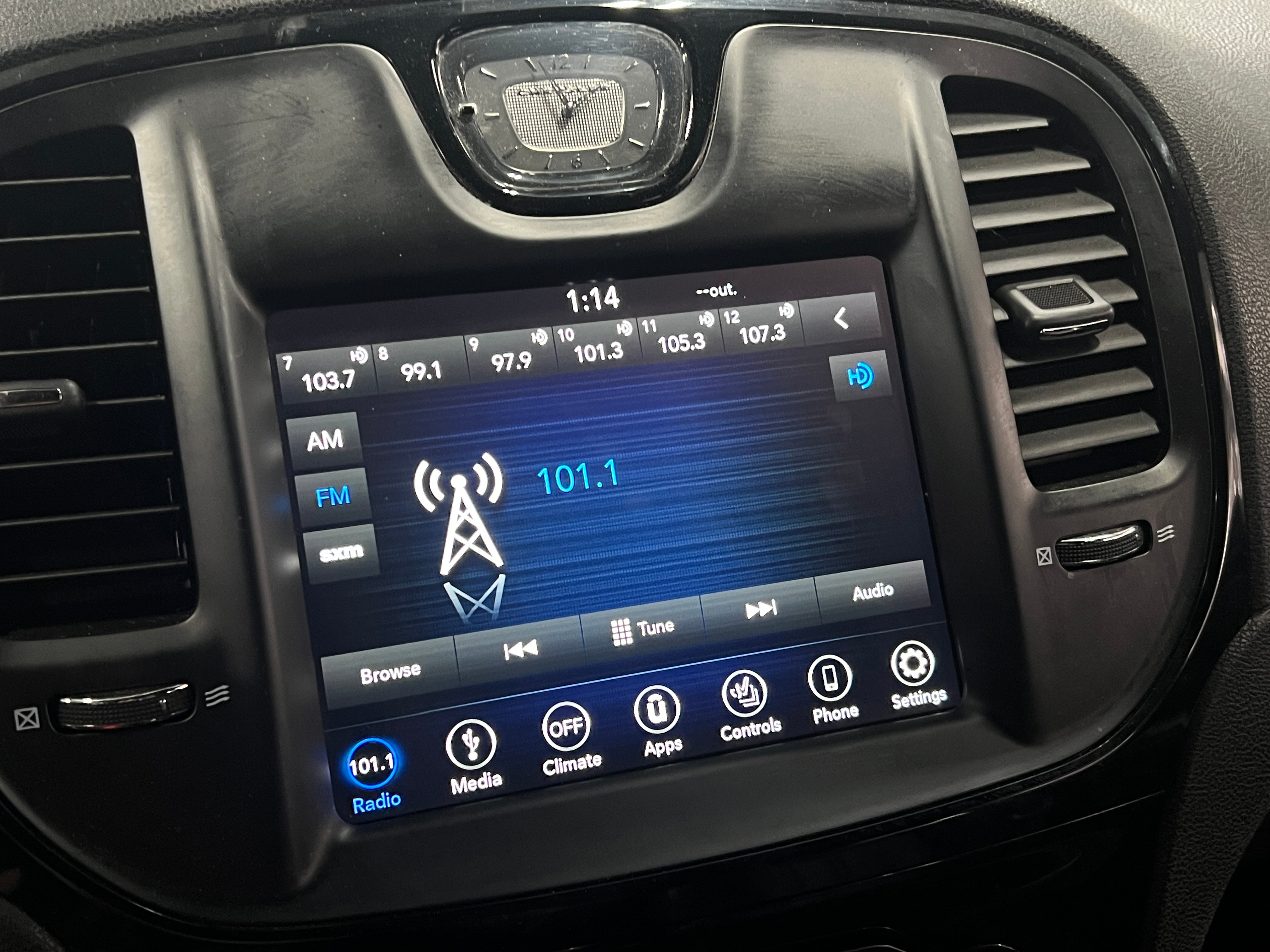 2019 Chrysler 300 S 3