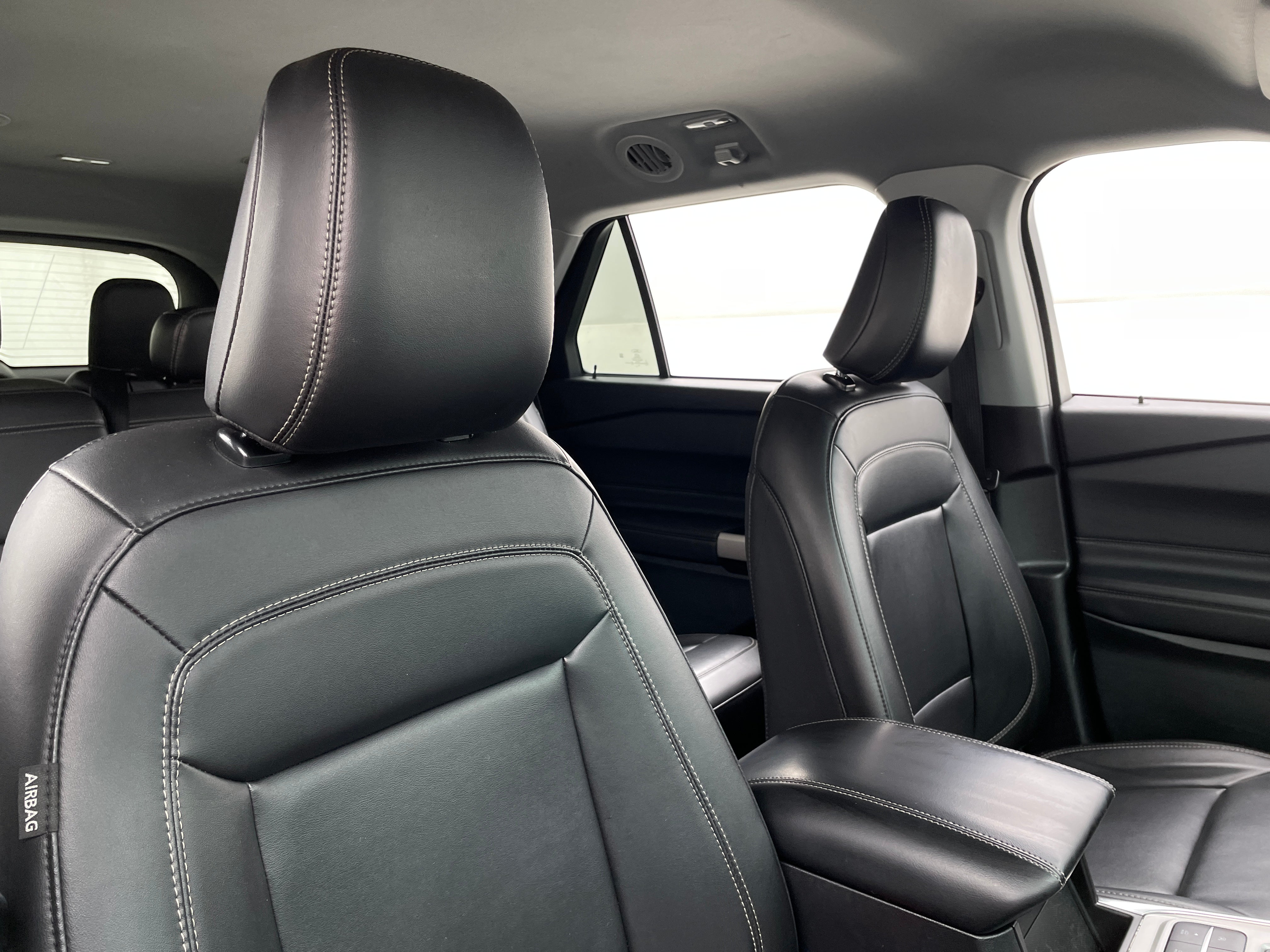 2024 Ford Explorer XLT 2