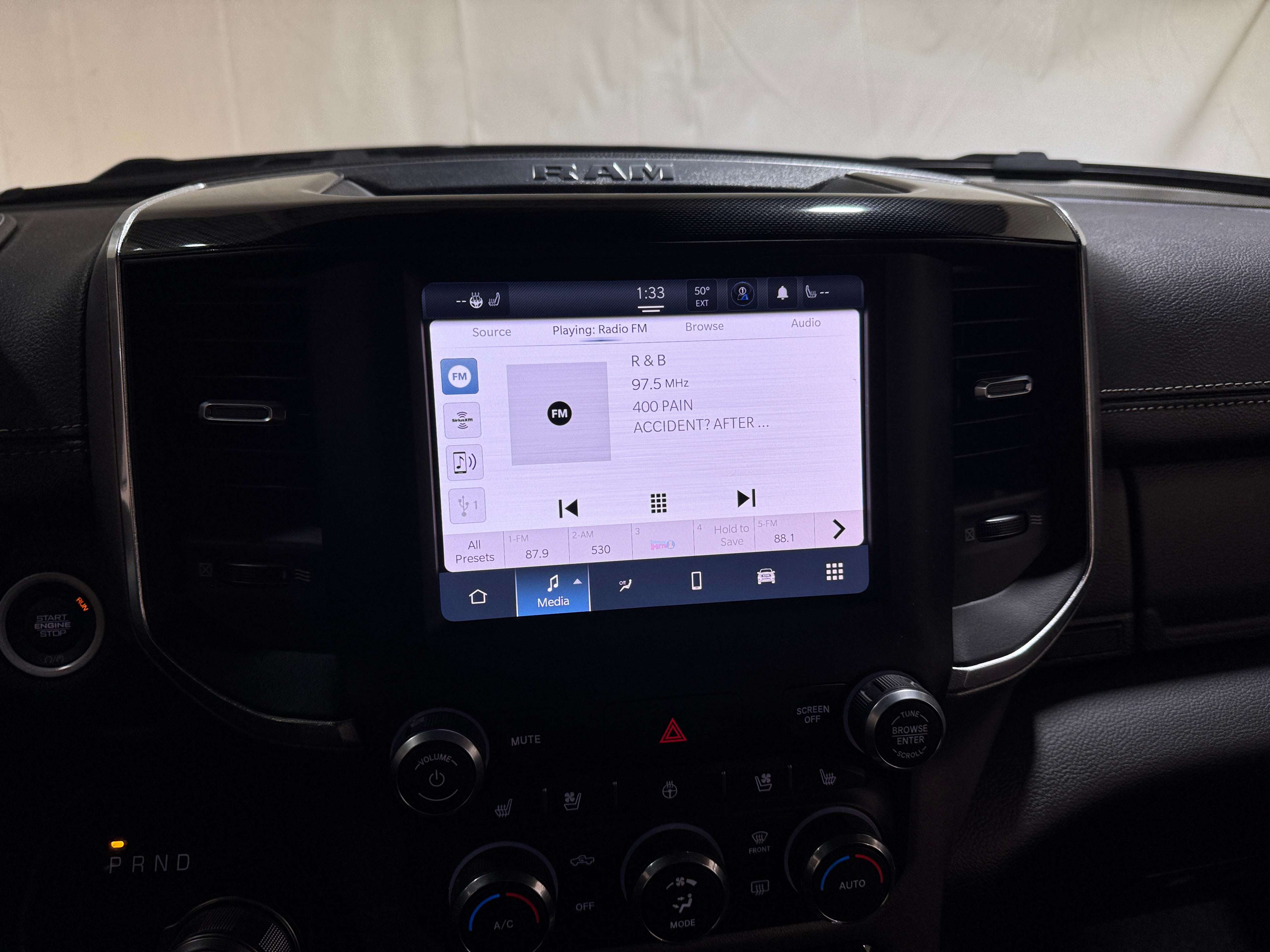 2022 RAM 1500 Laramie 4