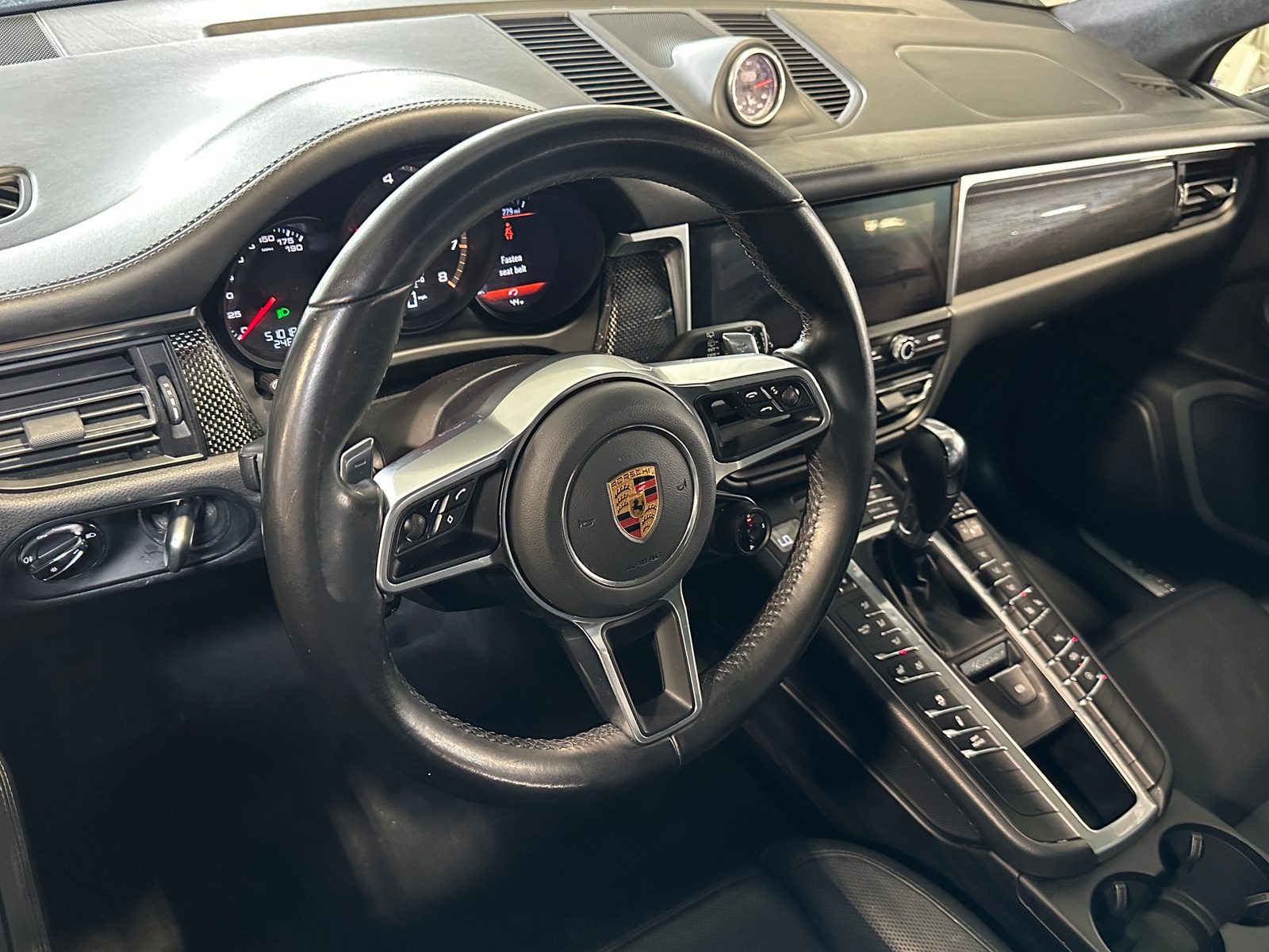Thumbnail: 2021 Porsche Macan - 2